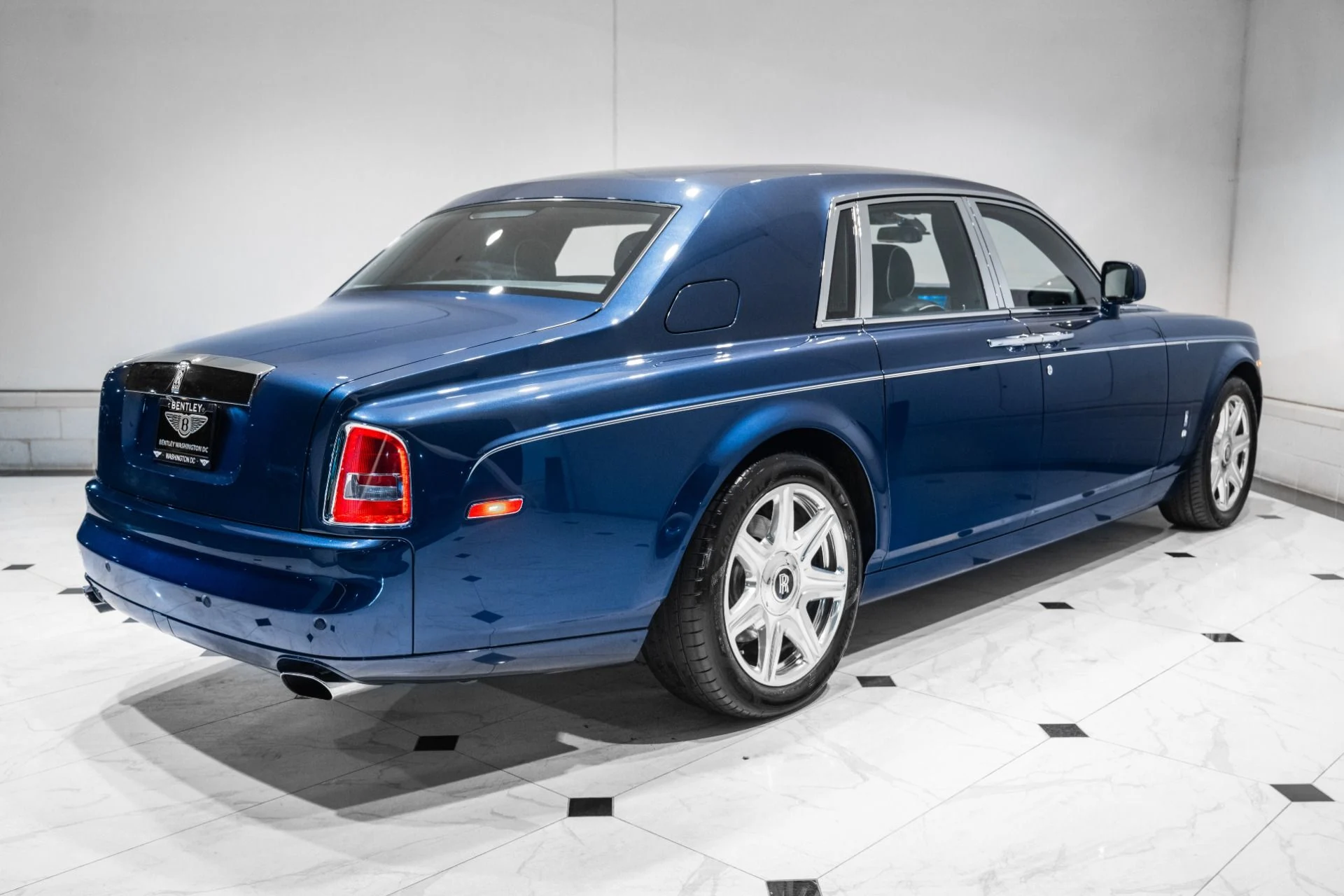 mph028_2368071914_Used_2011_Rolls_Royce_Phantom_1782236449_7999ca87dc