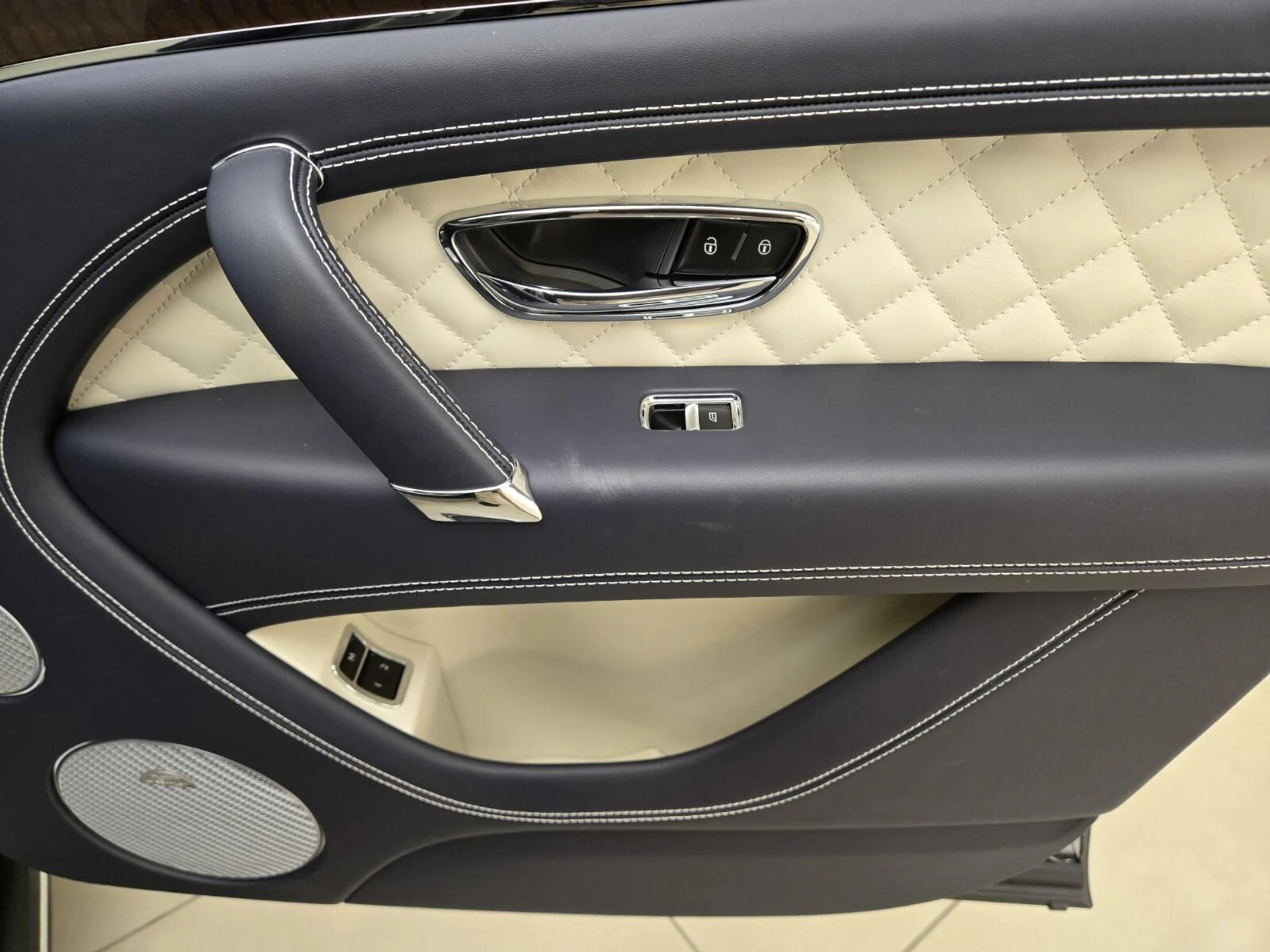 mph028_2370959050_Used_2018_Bentley_Bentayga_1760511496_2f00cdae44