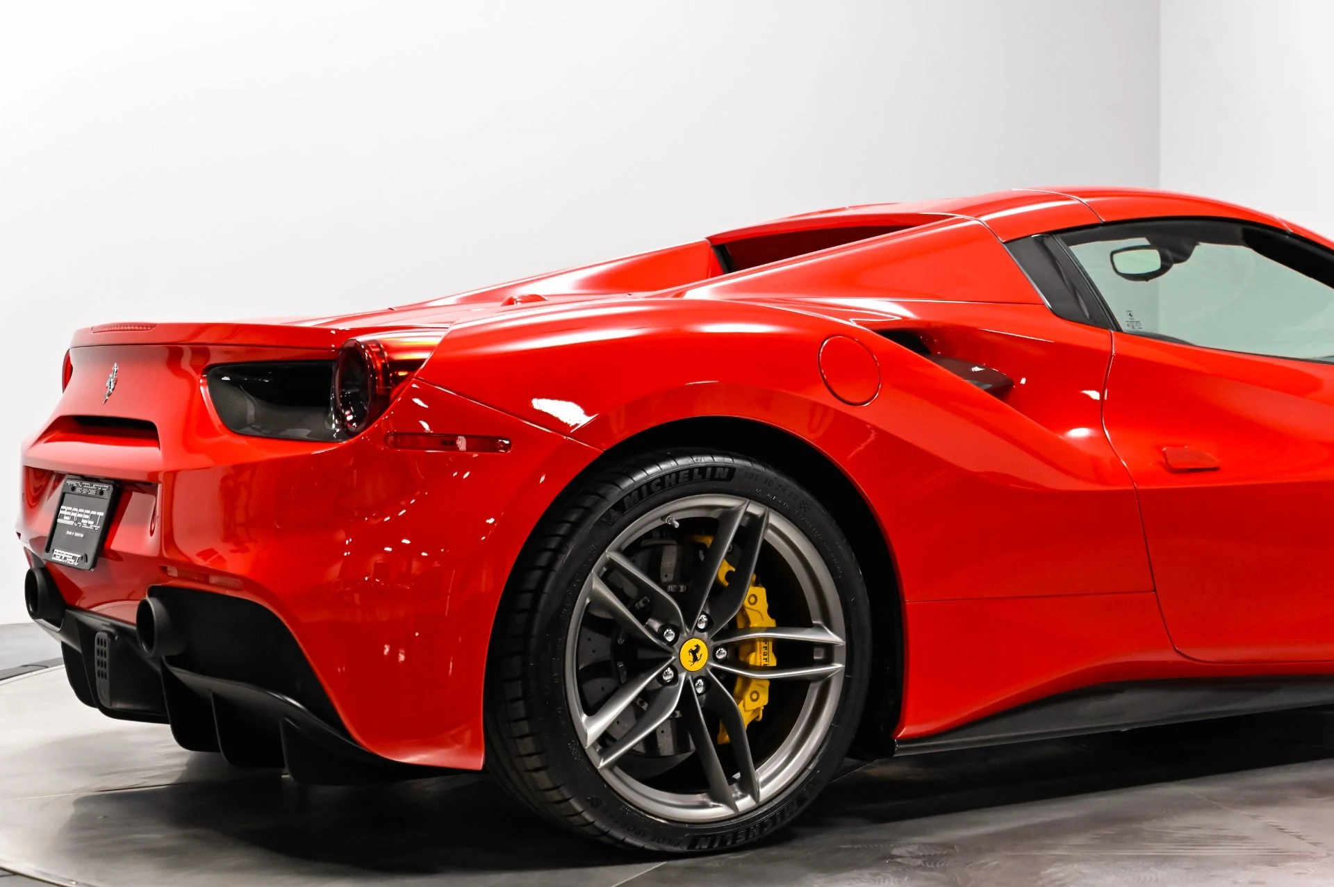 mph028_237383222_Used_2018_Ferrari_488_Spider_1790629138_89236e3061