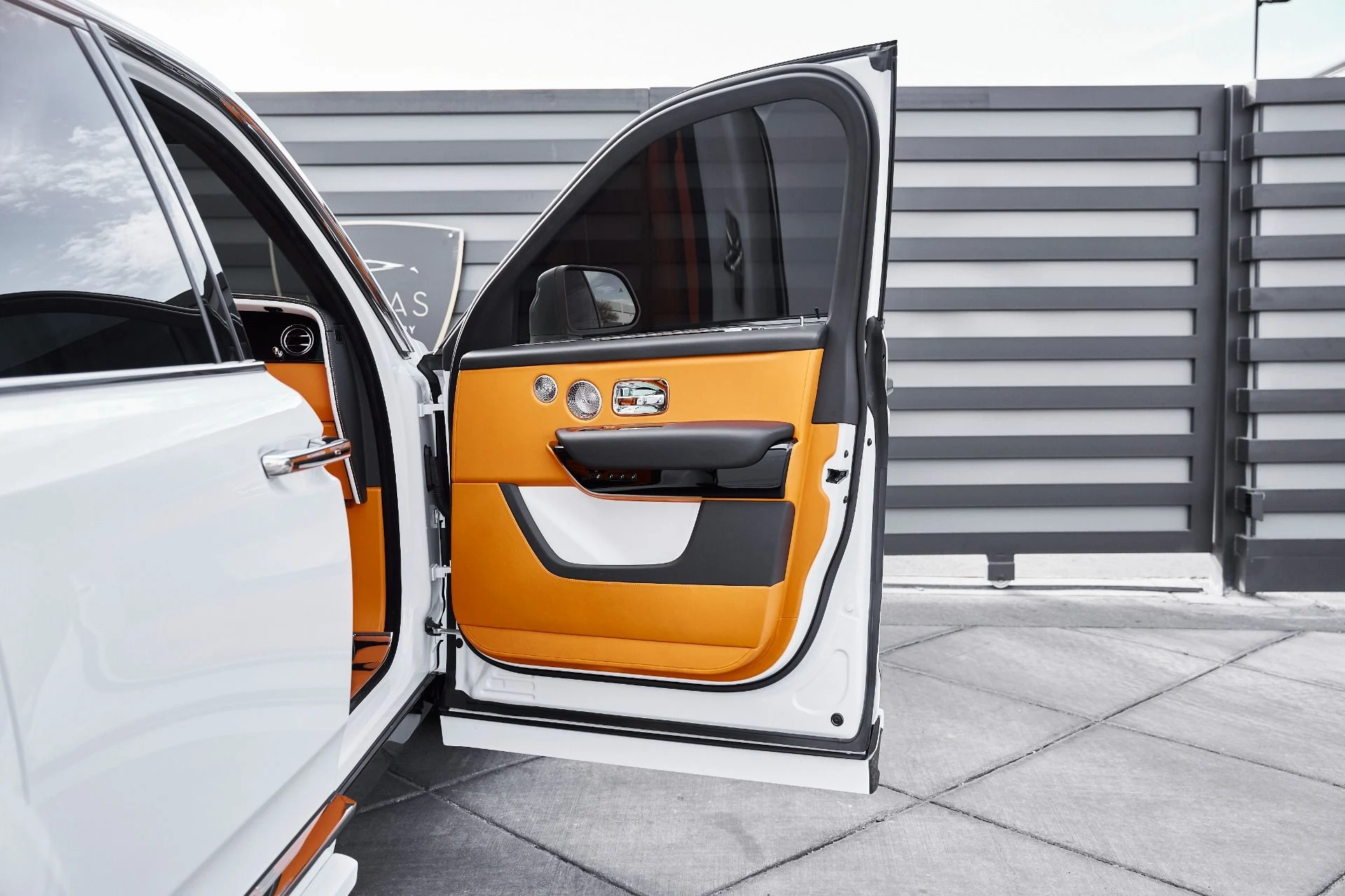 mph028_2374697934_Used_2025_Rolls_Royce_Cullinan_Base_1770950898_44f45acfbf