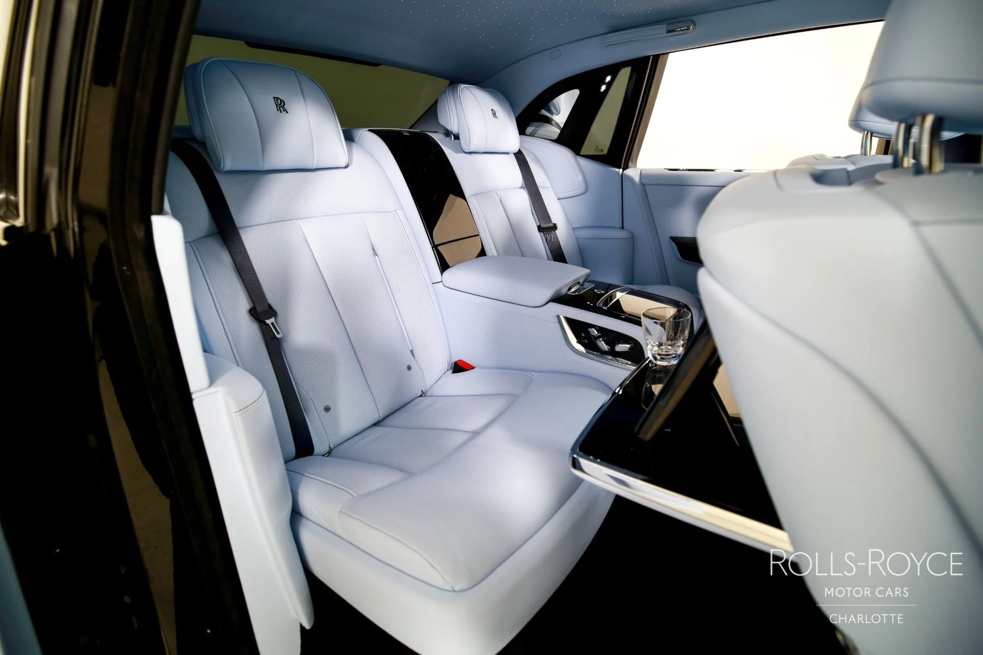 mph028_2377882070_Used_2026_Rolls_Royce_Phantom_1776091031_dd1b63ff97