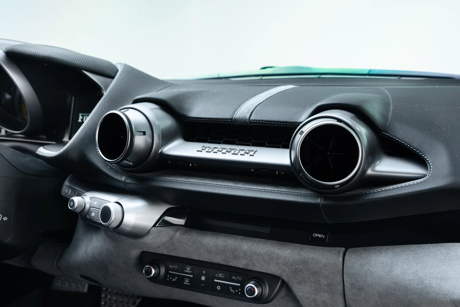 mph028_2378324550_Used_2018_Ferrari_812_Superfast_1770943869_ccea84dc10