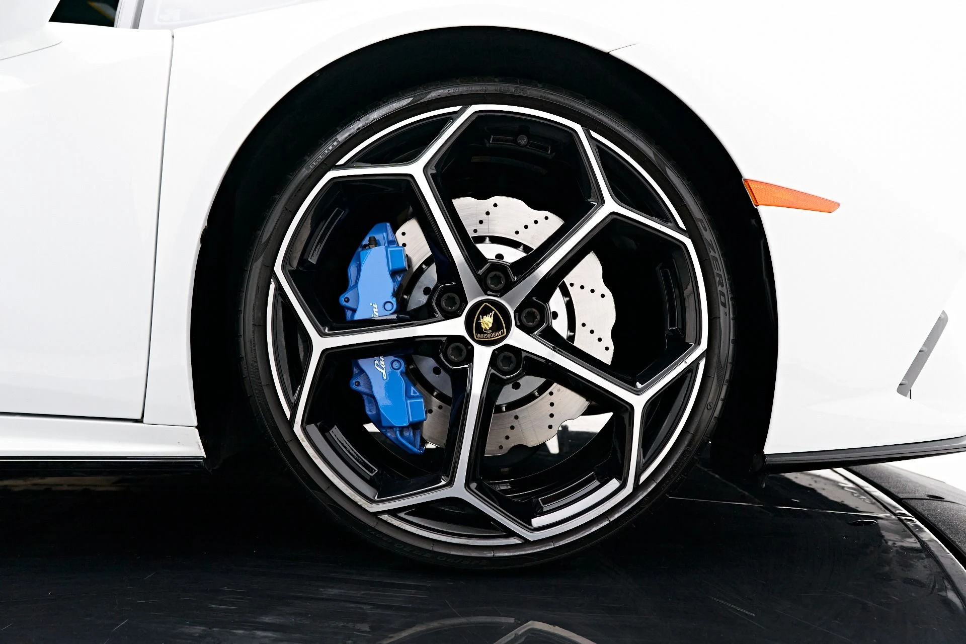 mph028_2379446418_Used_2021_Lamborghini_Huracan_EVO_Base_1701400140_0a77bcffa5