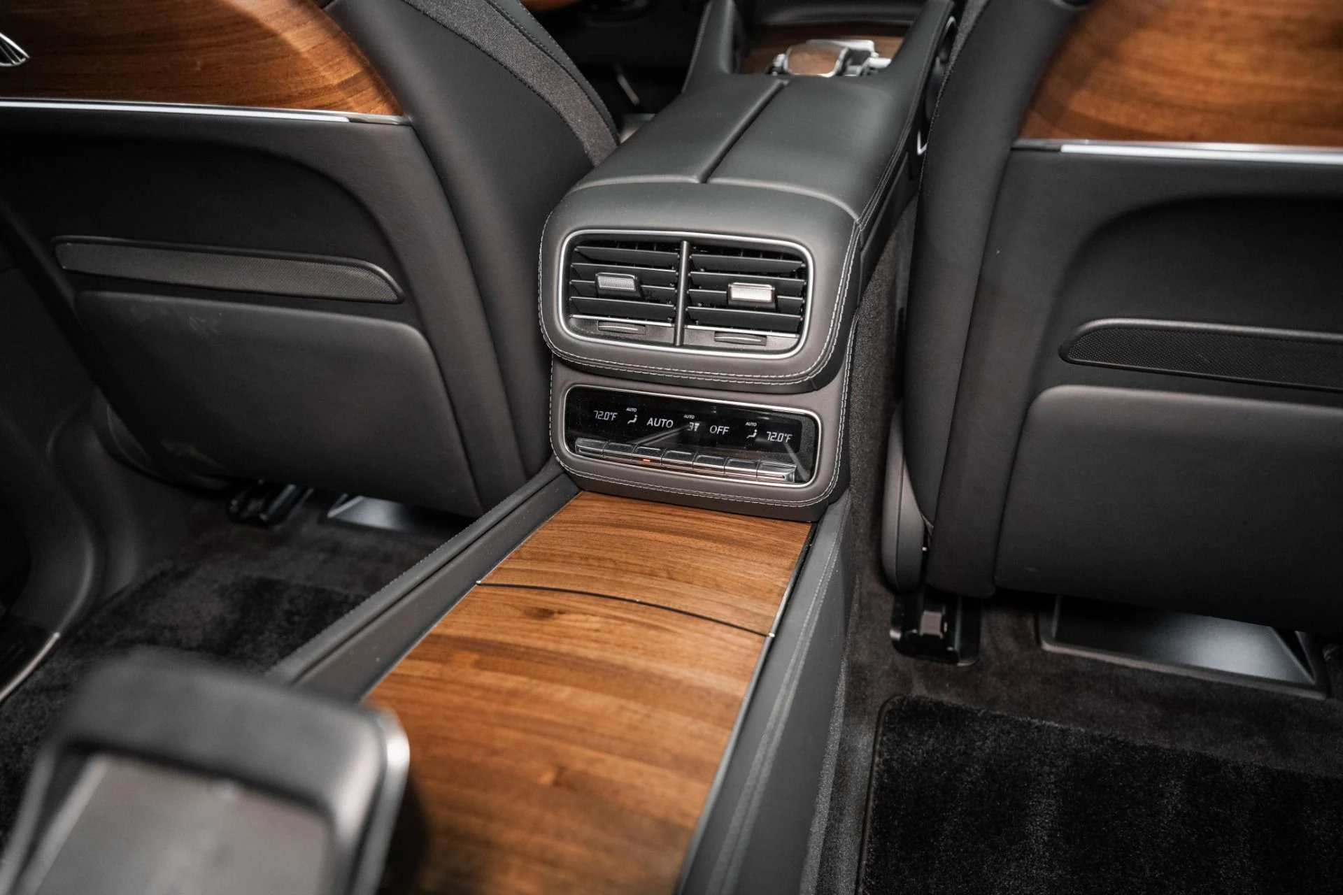 mph028_2384295994_Used_2023_Mercedes_Benz_GLS_Maybach_GLS_600_1762355740_32d6f69bff