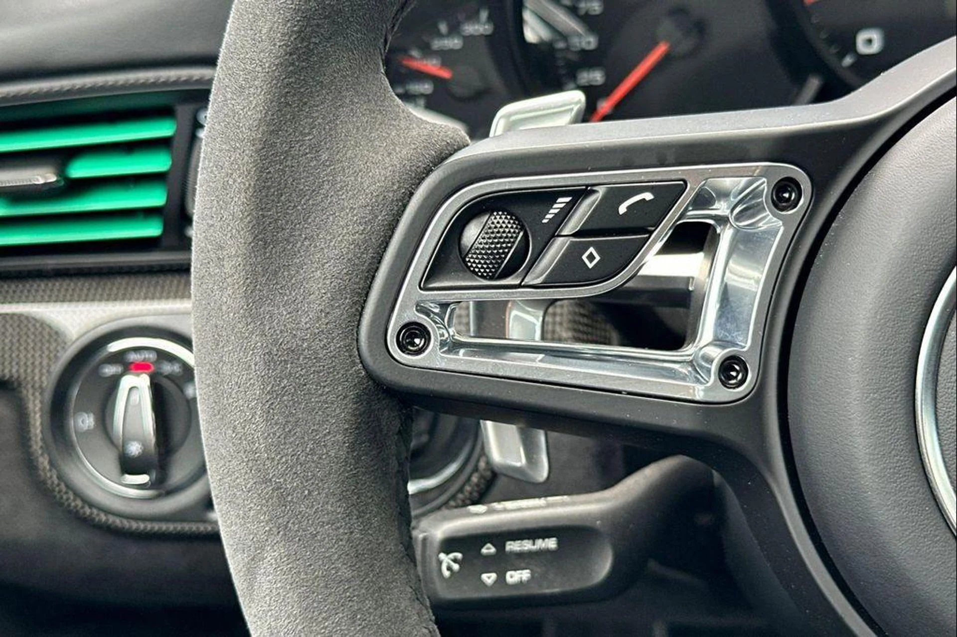 mph028_2385091000_Hs_Dnmh2t_O_Ebu_T_Ho_U1_Bg_Y05wg_Dc_E_74e87d9ebd