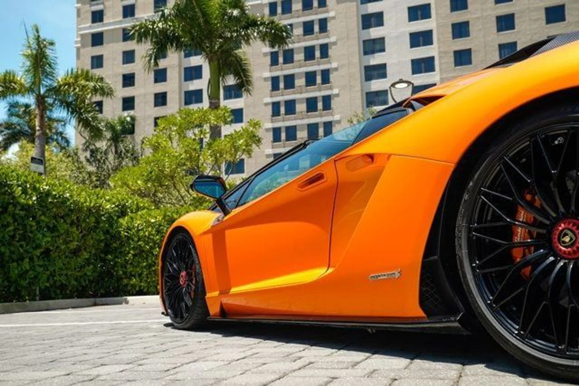 mph028_2386768219_used_2018_lamborghini_aventador_sroadster_14354_22897283_29_640_45782f32e0