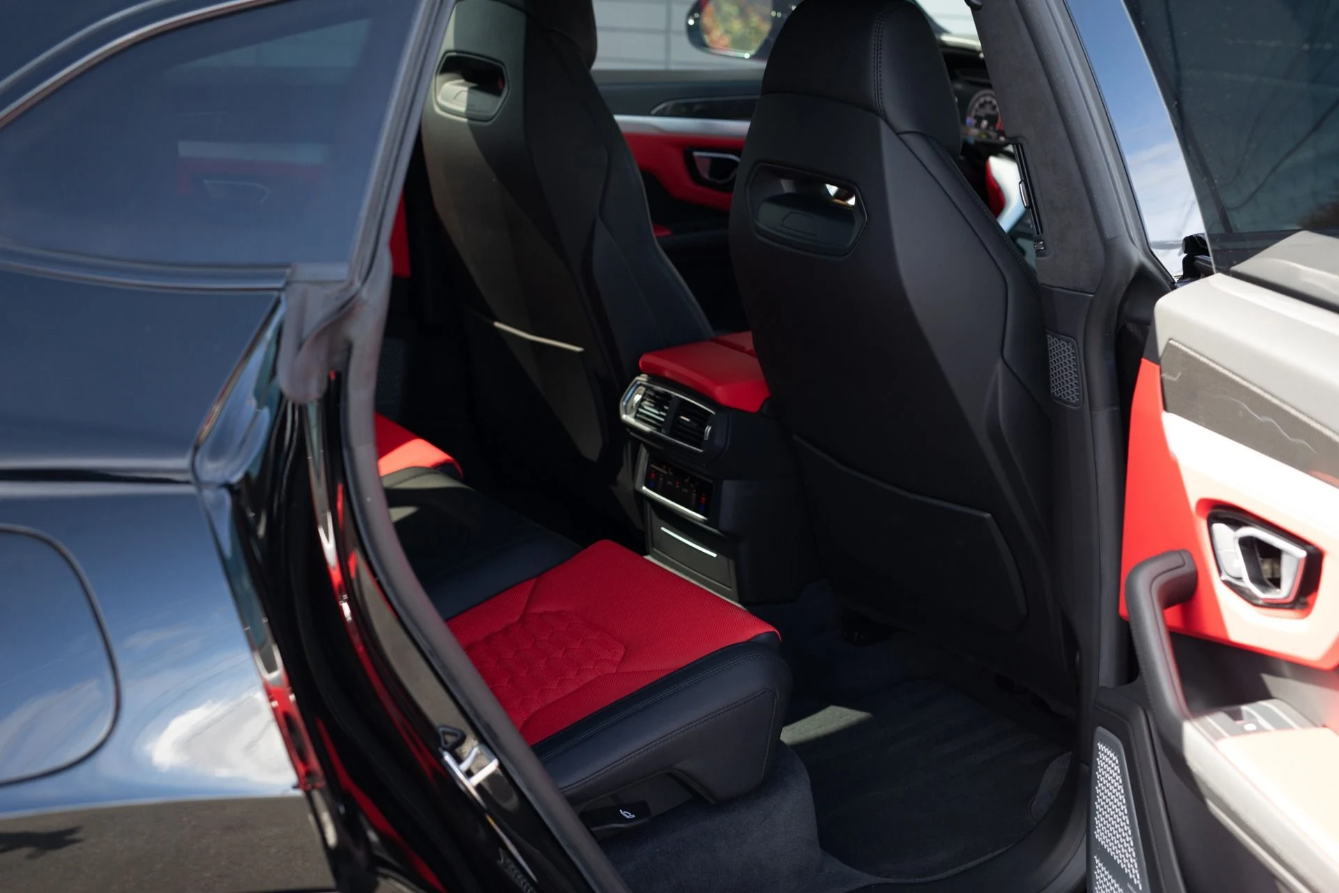 mph028_2396777711_Used_2020_Lamborghini_Urus_1739815978_5ee94de2d3