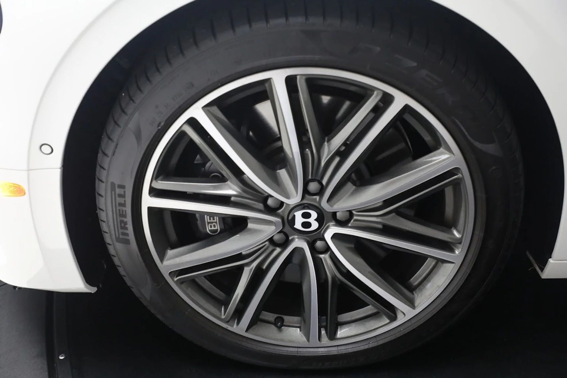 mph028_2401200810_Used_2022_Bentley_Flying_Spur_Hybrid_31237e7057