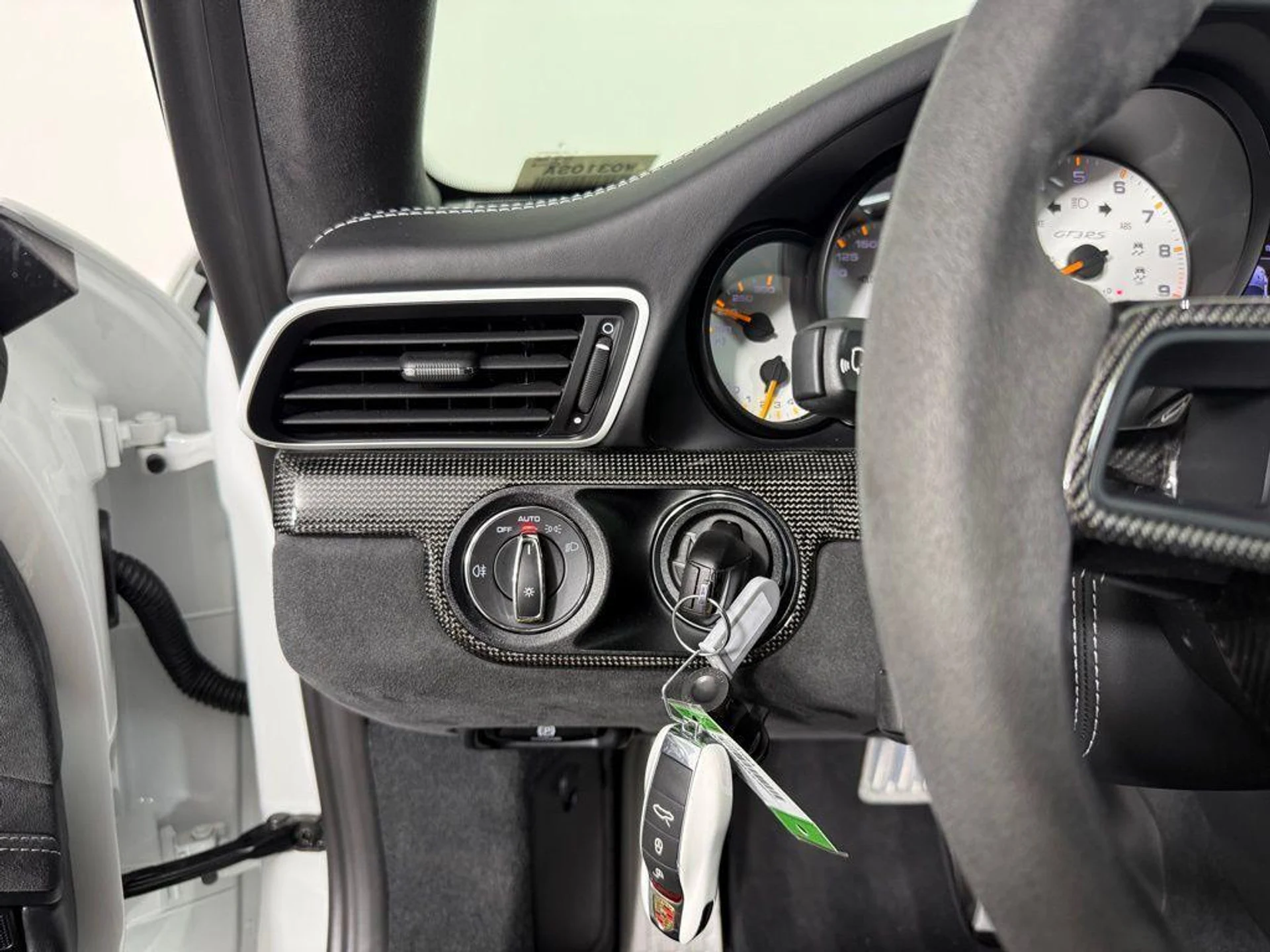 mph028_2403973060_G24_POO_Oyo_Gn_V9_J5ou_Pce_Eg_E_Zlts_33e2bb495b