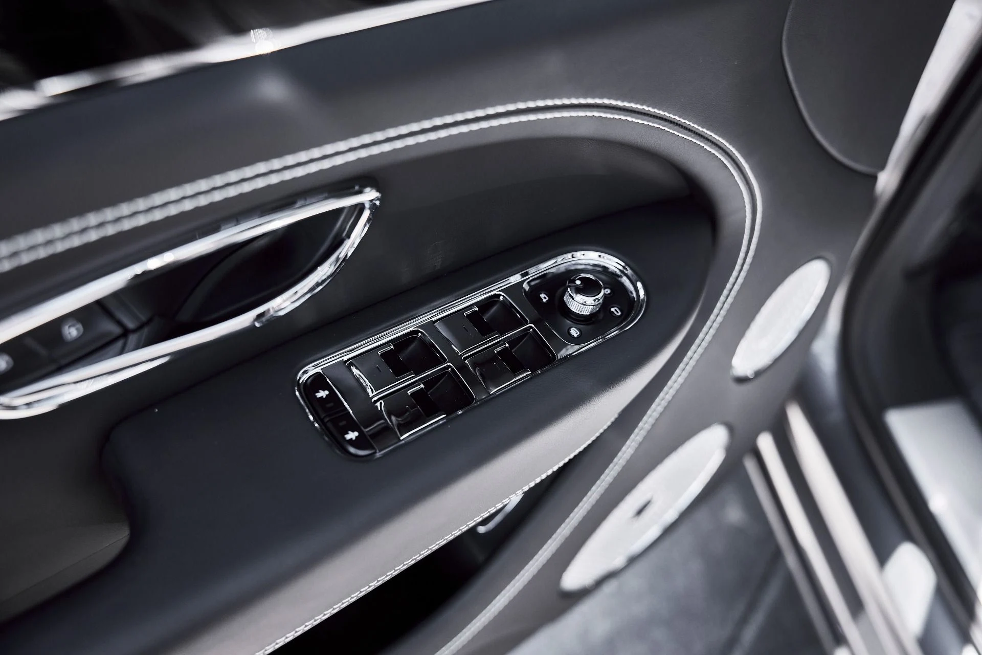 mph028_2405605080_Used_2024_Bentley_Bentayga_1778202803_532bcd11d4