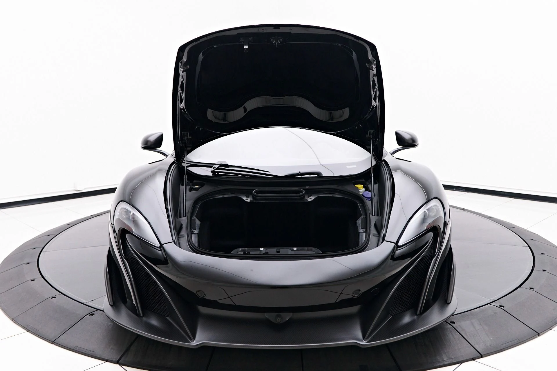 mph028_2410979229_Used_2016_Mc_Laren_675_LT_Base_1756862761_3b957efc38