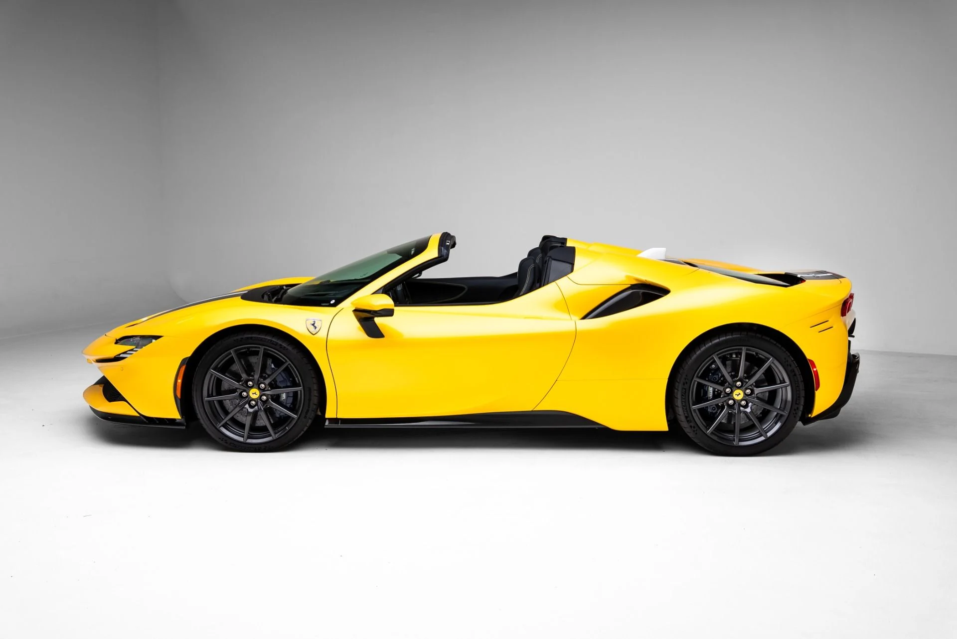 mph028_242175382_Used_2024_Ferrari_SF_90_Spider_1770854329_202b68aaf9