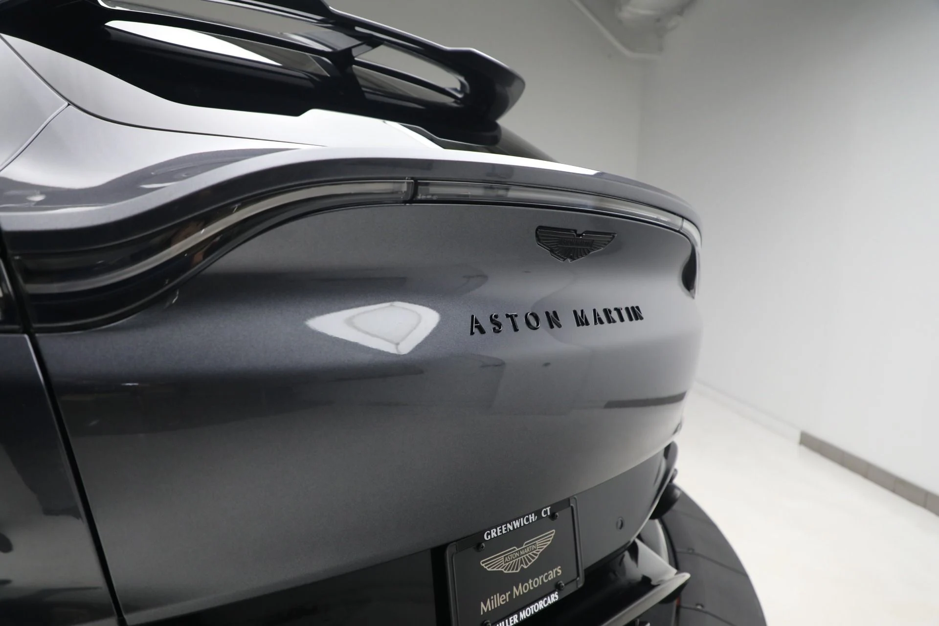 mph028_2425672128_New_2025_Aston_Martin_DBX_707_707_965a0a9a7b