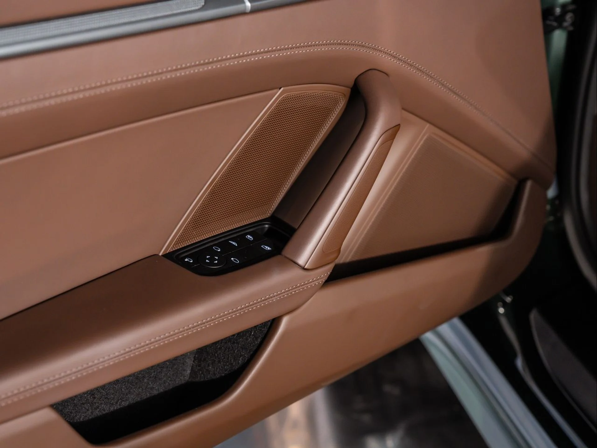 mph028_2428932177_b8c300af878bfdca219a24c977f0c001_e58eb6e547