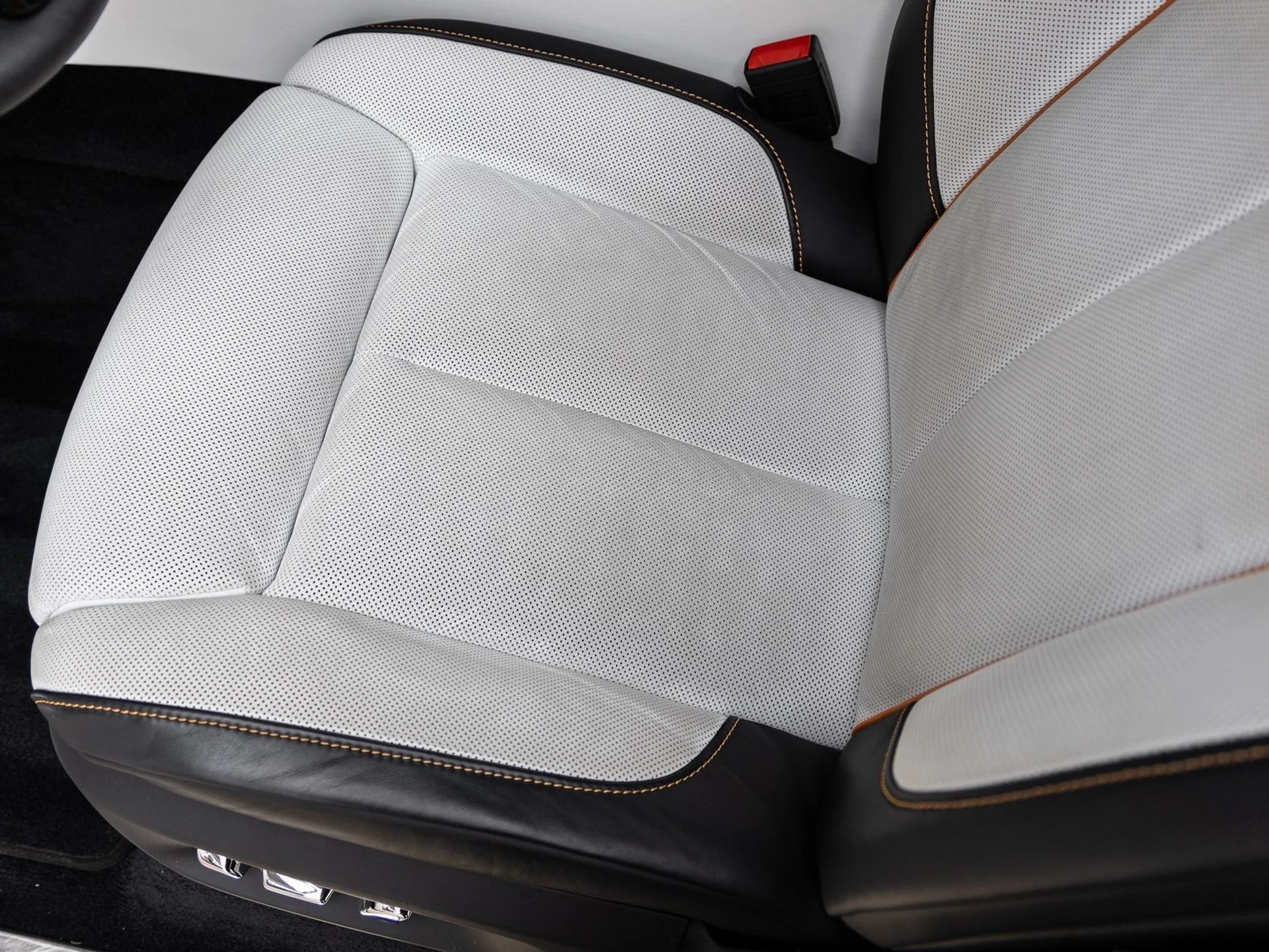 mph028_2432230597_29_eacf7cea60