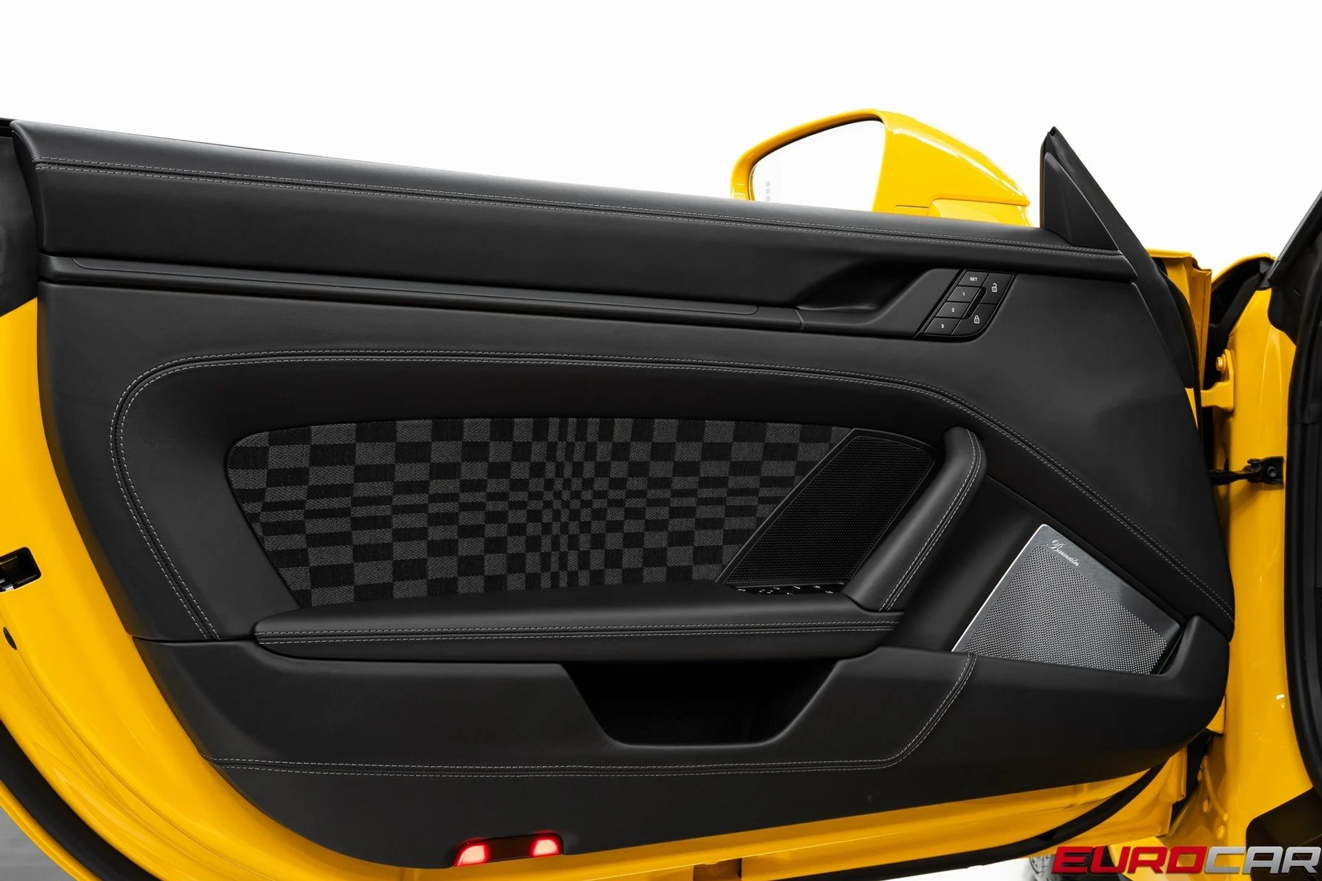 mph028_2445345818_image_29_27c7d20e37