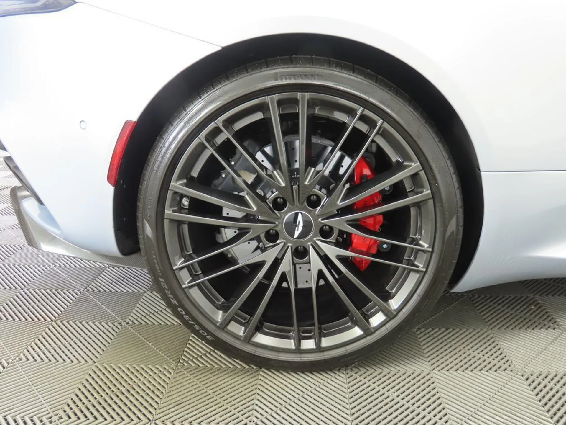 mph028_2450614639_used_2023_aston_martin_dbs_coupe_8119_22958468_29_1024_fec88e5ff7