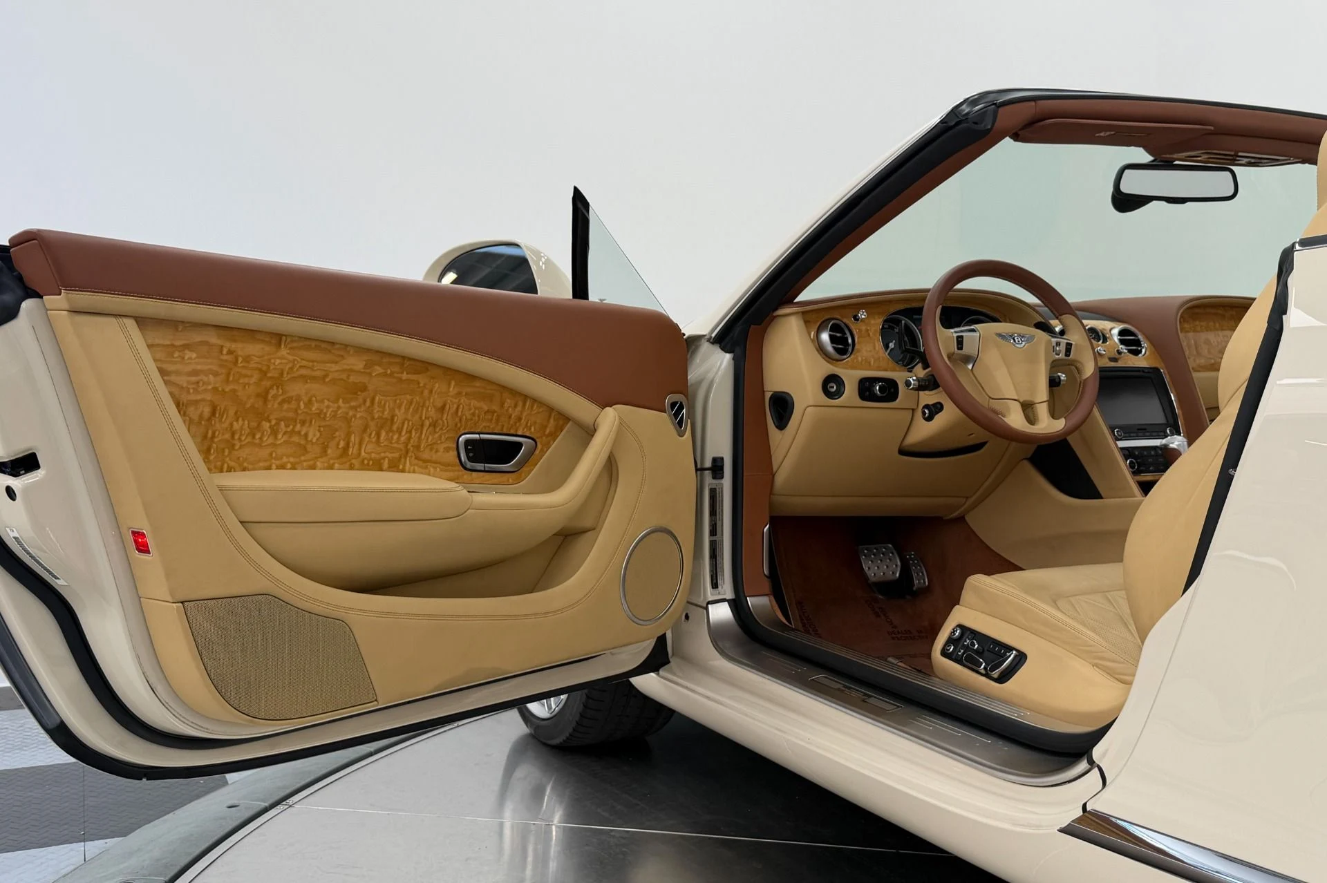 mph028_24522703_Used_2015_Bentley_Continental_GTC_W12_Mulliner_Driving_Specification_1785534875_e1ceb0cff4