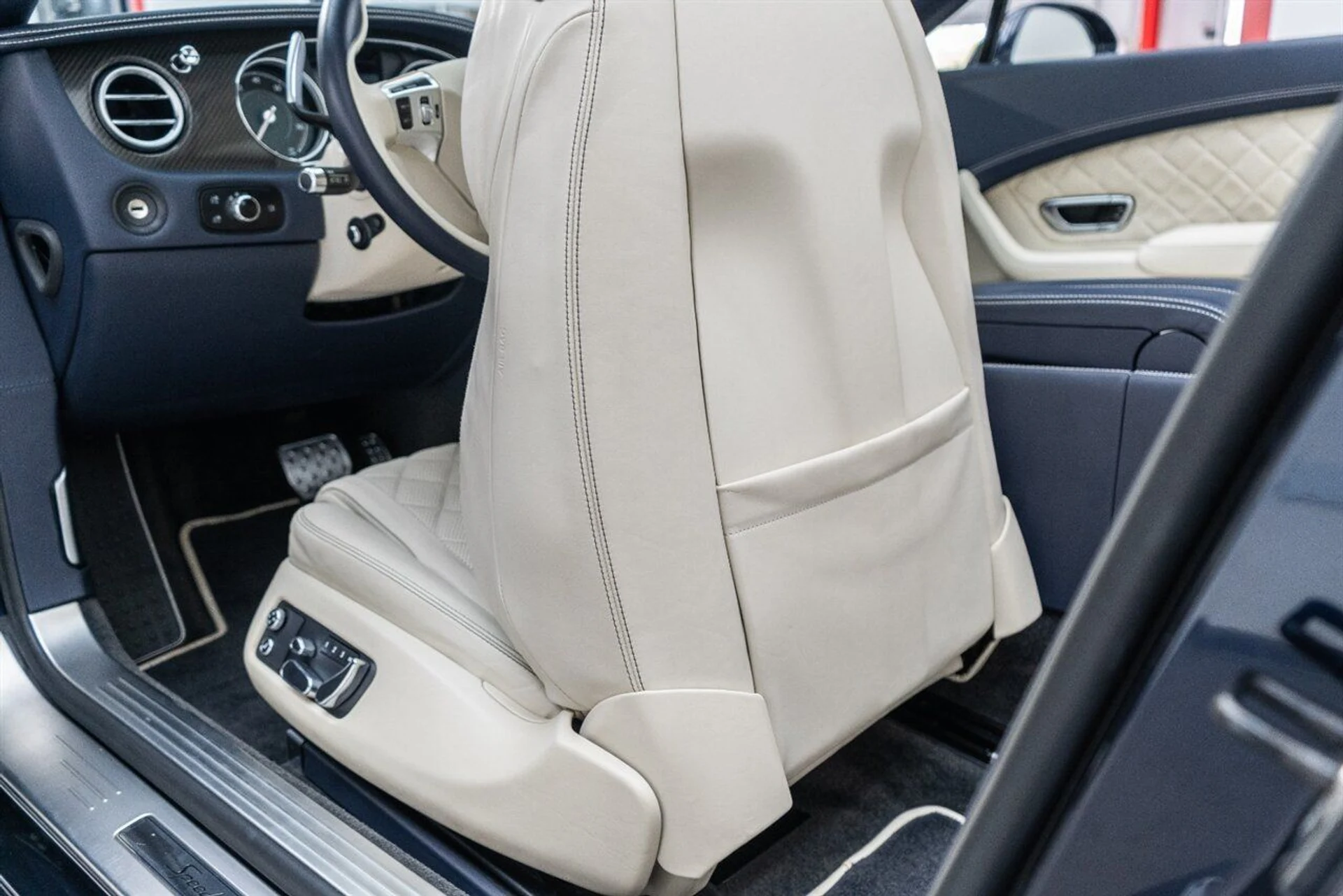 mph028_2459266675_15ef4b362b_1280_bee7383435