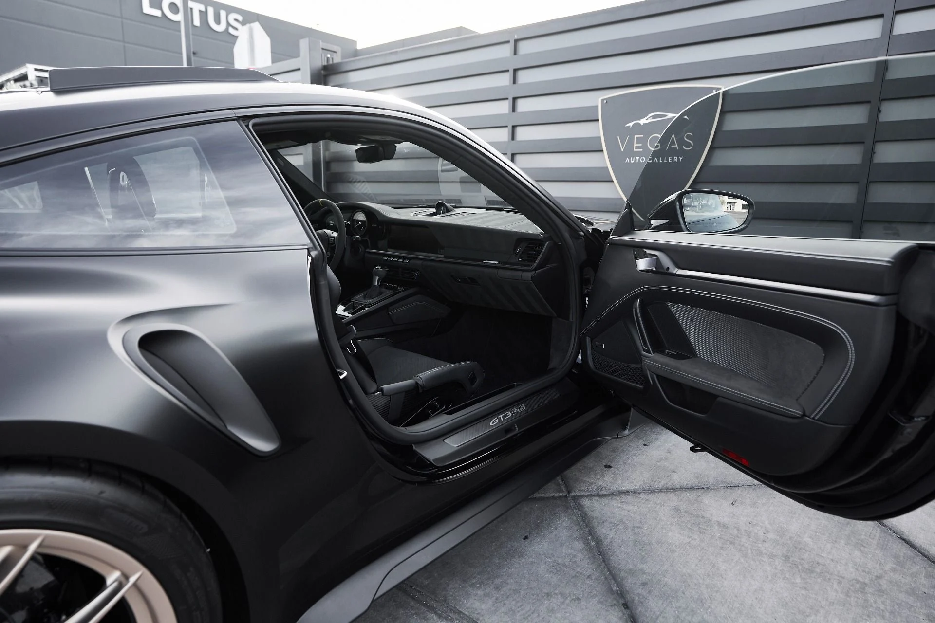 mph028_2461710595_Used_2025_Porsche_911_GT_3_RS_1762914460_698e3677bf