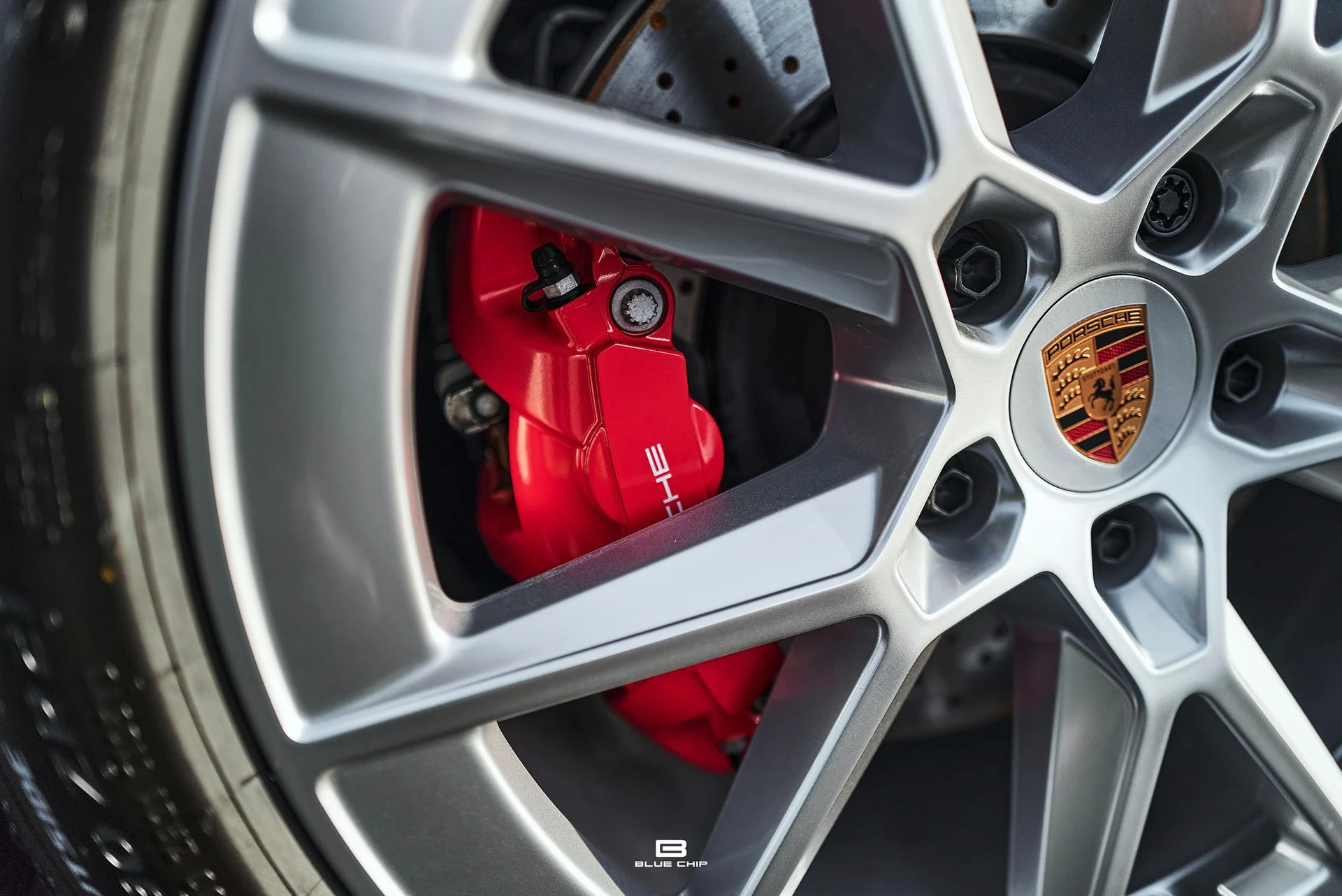 mph028_2465415475_69b180a7824bd42b7b89d178_L1190188_5e28f6db39