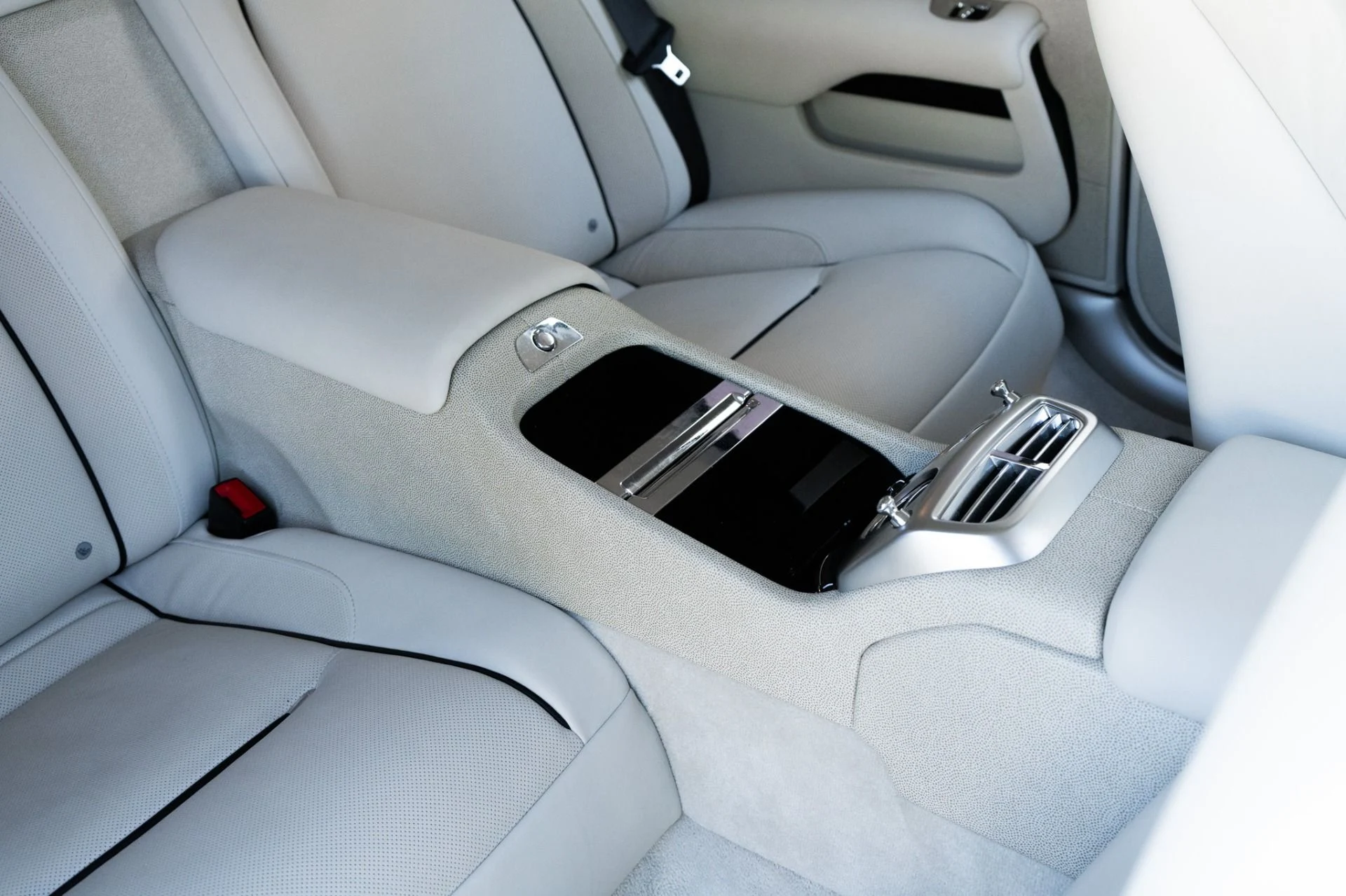 mph028_2469038425_Used_2014_Rolls_Royce_Wraith_1761760080_7baec81898