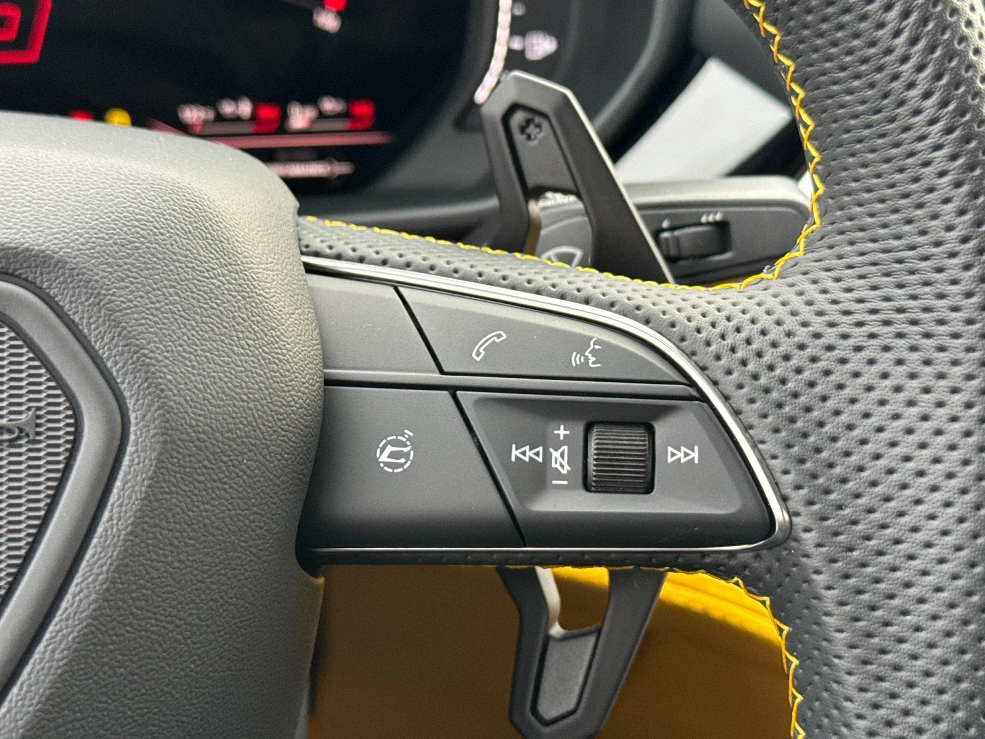 mph028_247159290_New_2025_Lamborghini_Urus_SE_1770719349_9ab574d17c