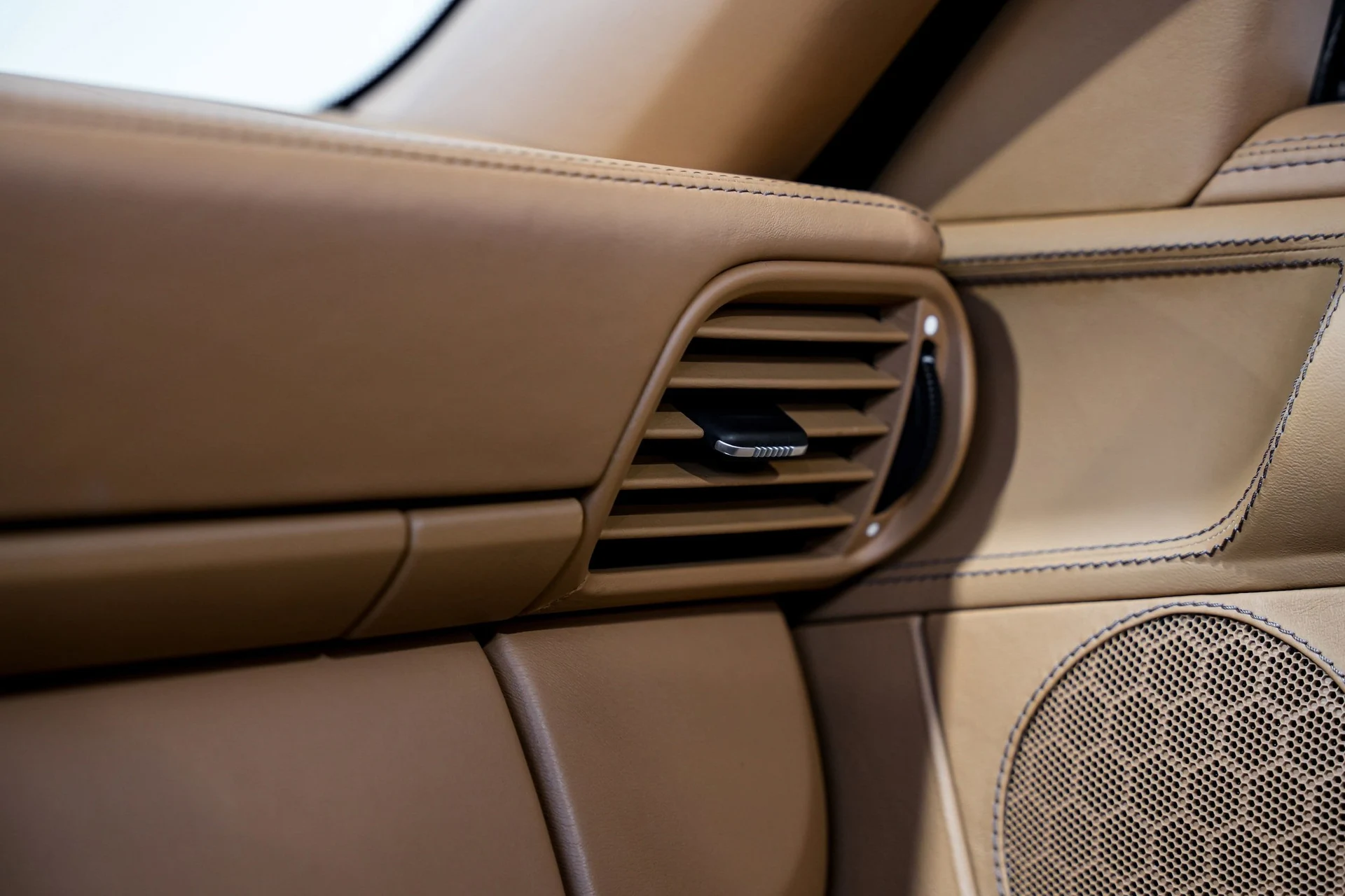 mph028_2472171462_2eaac3b5967d5a3e693491fde8294aebx_d3bea6b859