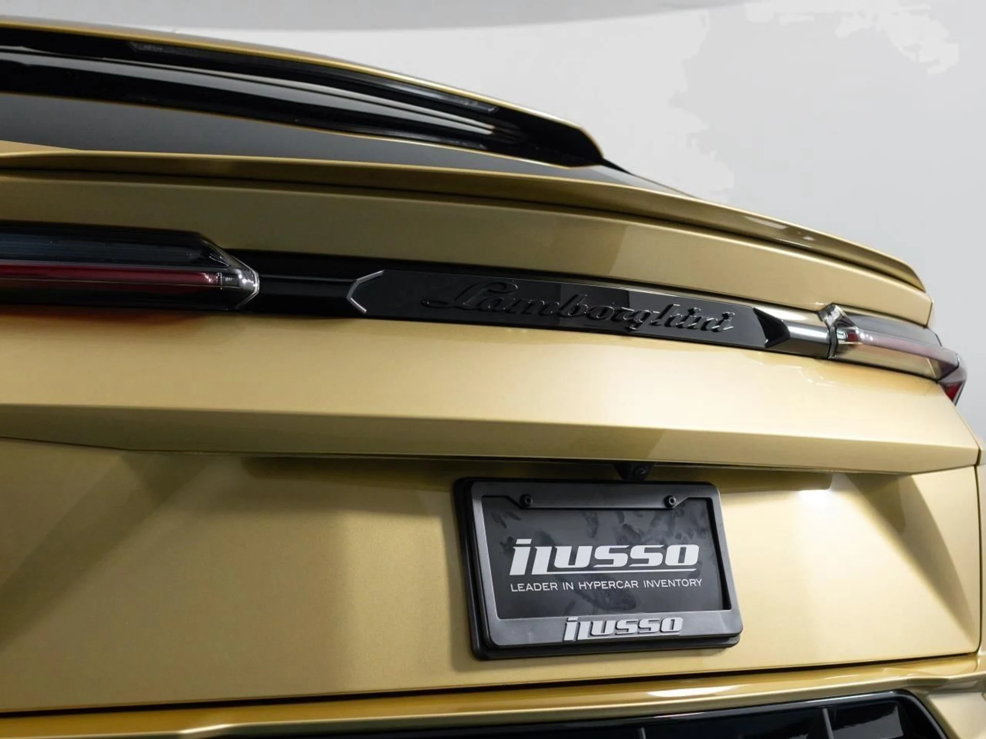 mph028_2477092215_Used_2023_Lamborghini_Urus_S_1785169230_f0a9649bd0