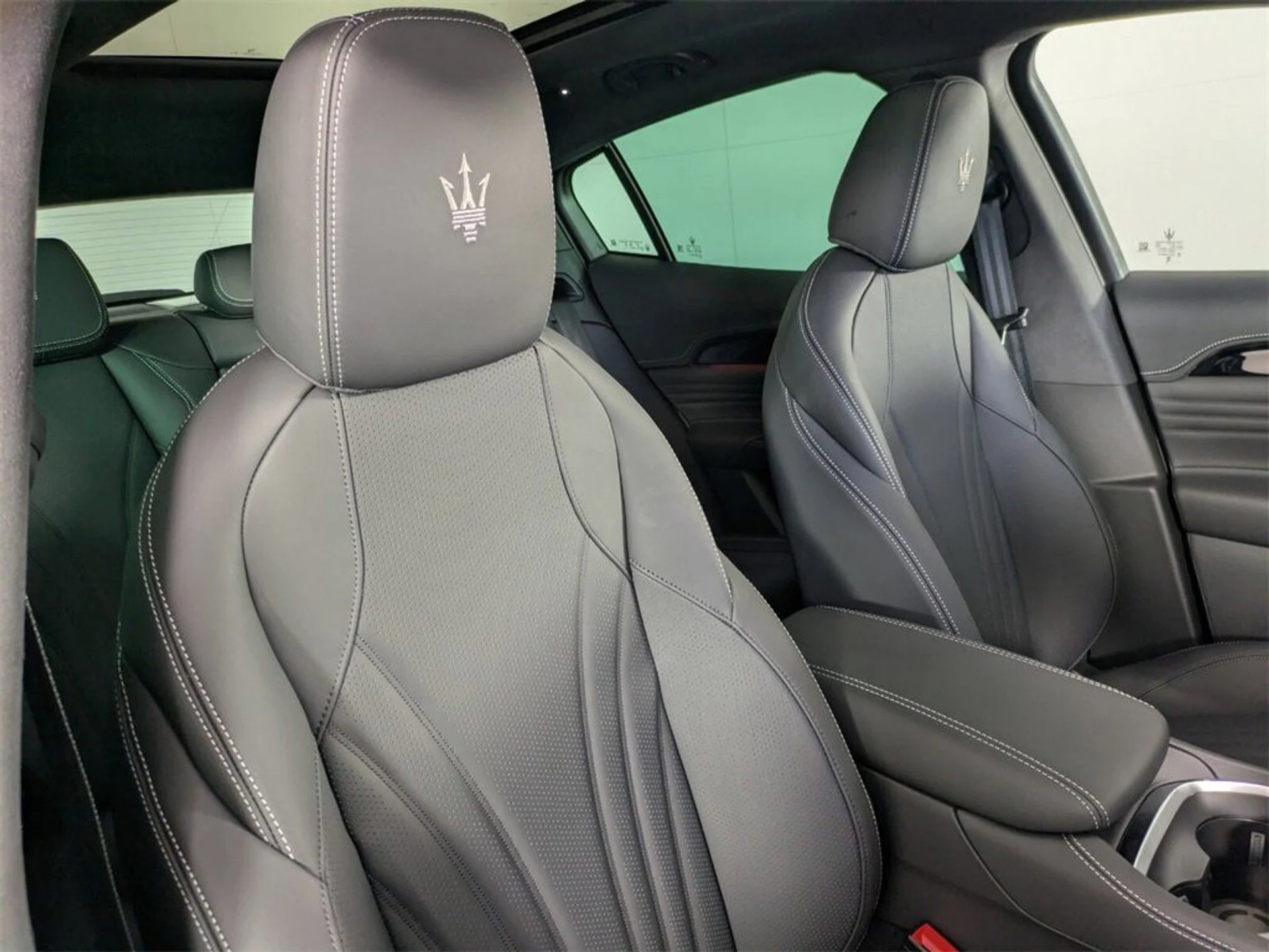 mph028_2487509813_8324f3076105aabb596cf457be6eddad_f4efdbe550