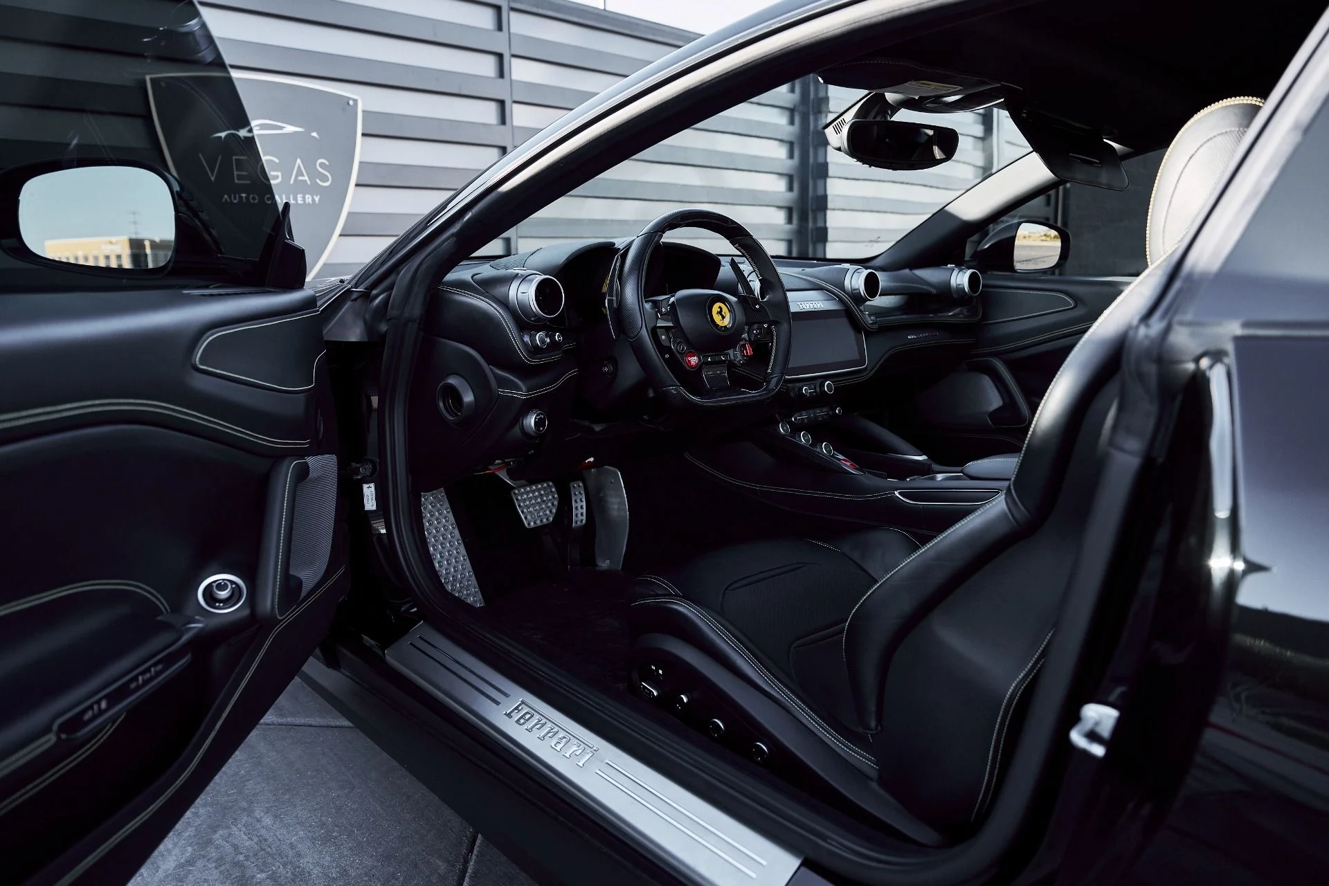 mph028_2504193208_Used_2018_Ferrari_GTC_4_Lusso_T_1770509583_55d32501a0