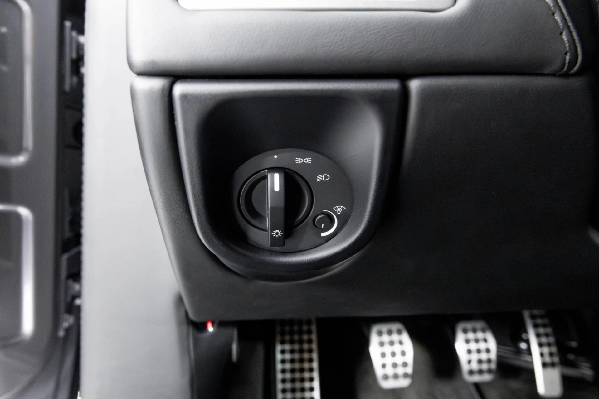 mph028_2505301654_Used_2009_Aston_Martin_DBS_1763602381_752b35904a