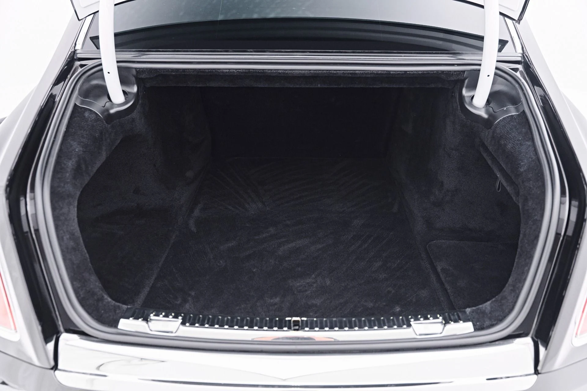 mph028_2517309458_Used_2021_Rolls_Royce_Phantom_Base_1786152384_9d7bc253cf