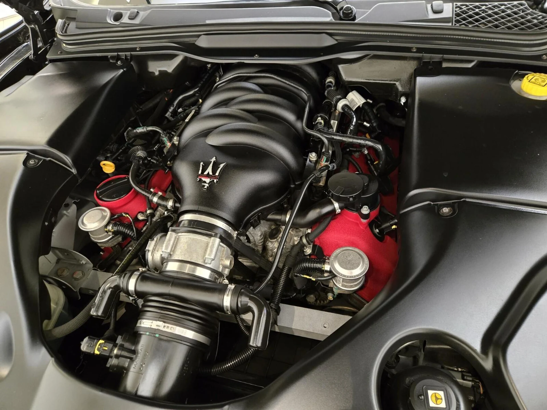 mph028_251809651_Used_2017_Maserati_Gran_Turismo_1762500440_17bf5fee7b