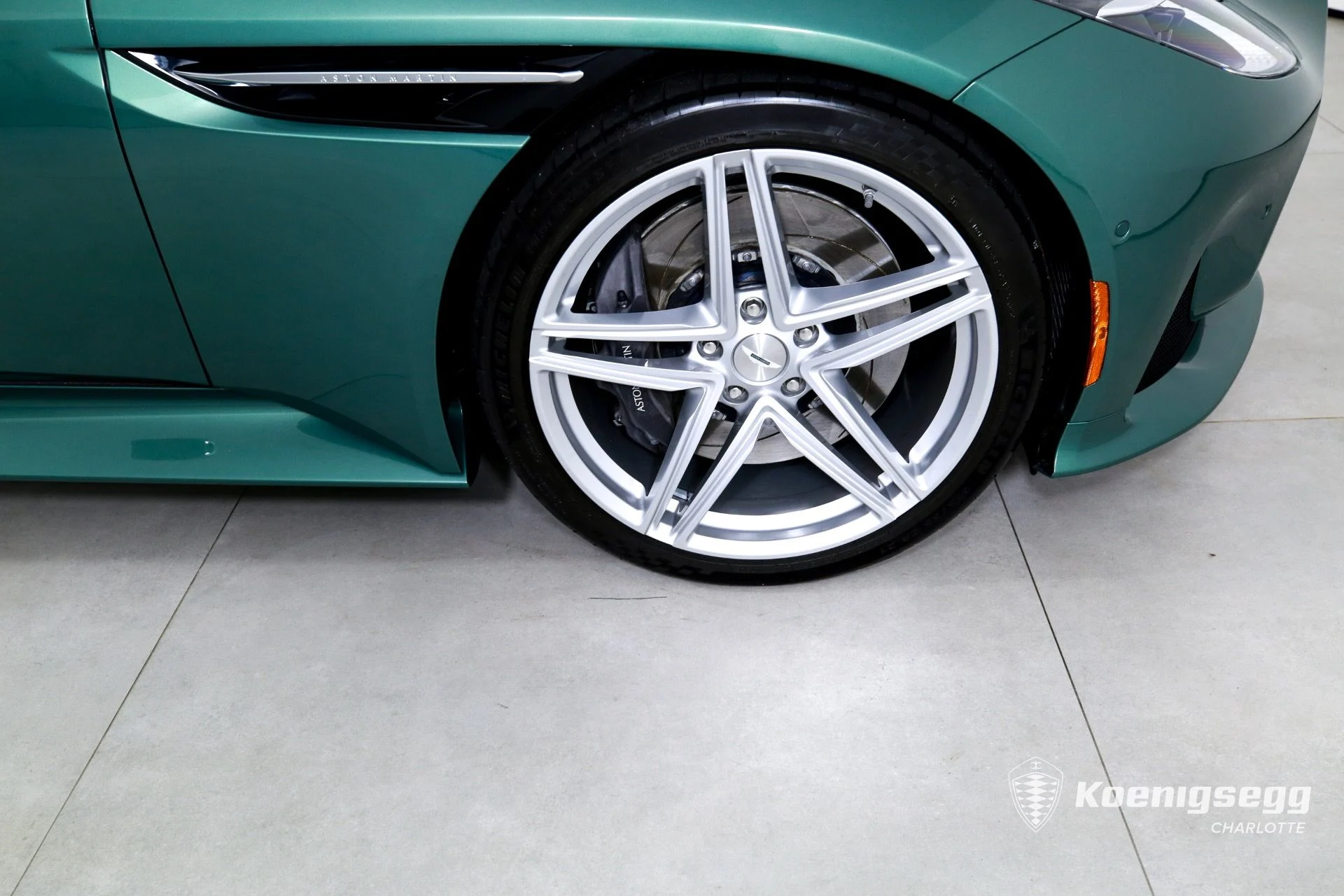 mph028_2528741376_Used_2024_Aston_Martin_DB_12_V8_1760989589_7a28b441d8