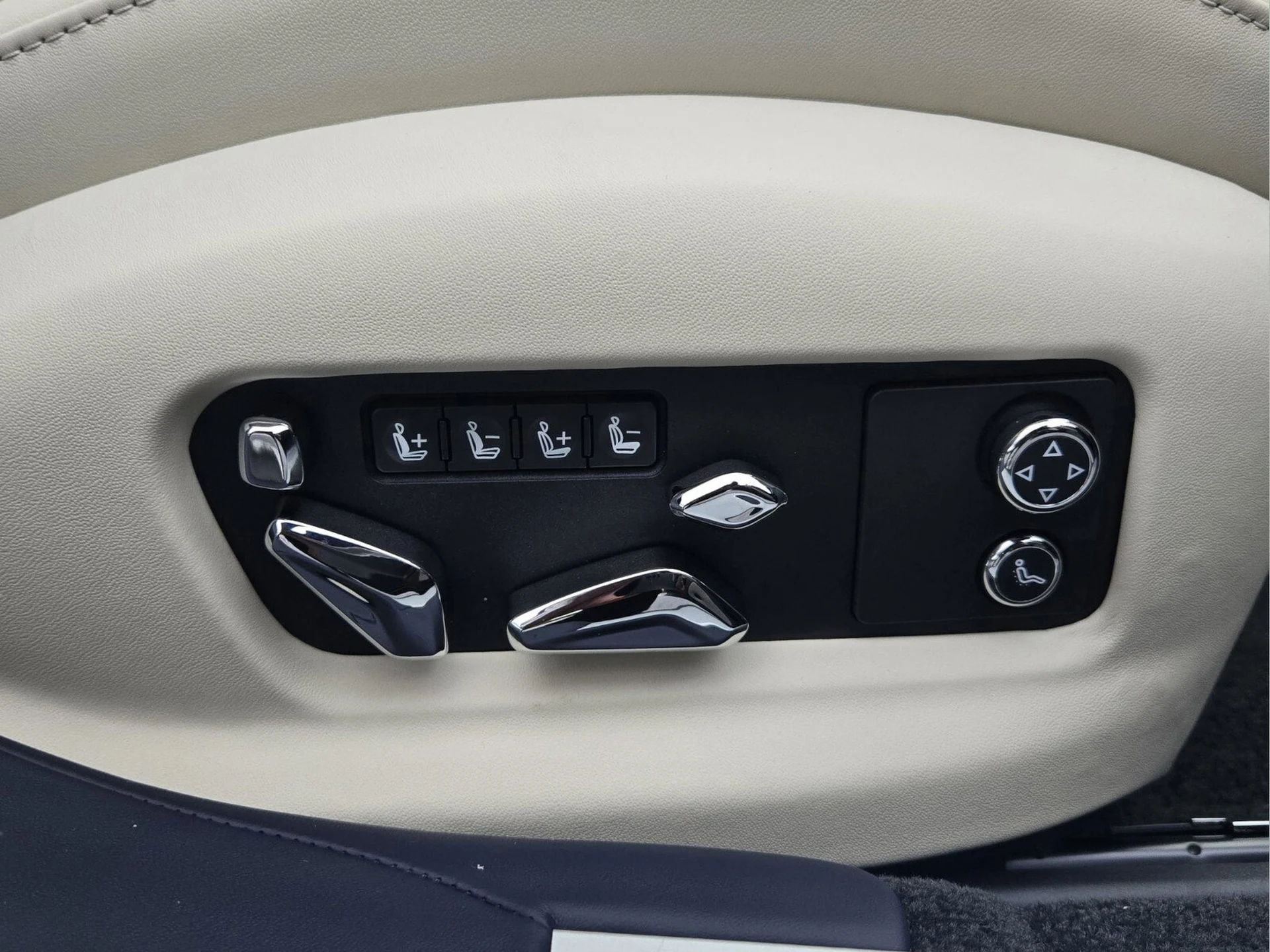 mph028_2530082006_0ee71d99bf85ce7ee34717c60cf88f5cx_1cd8b1ef58