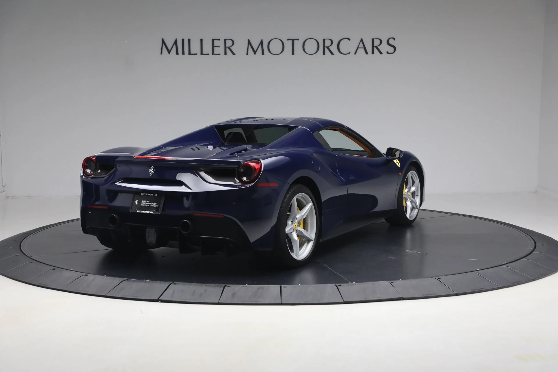 mph028_2532949426_Used_2017_Ferrari_488_Spider_1781020224_c8c128366c