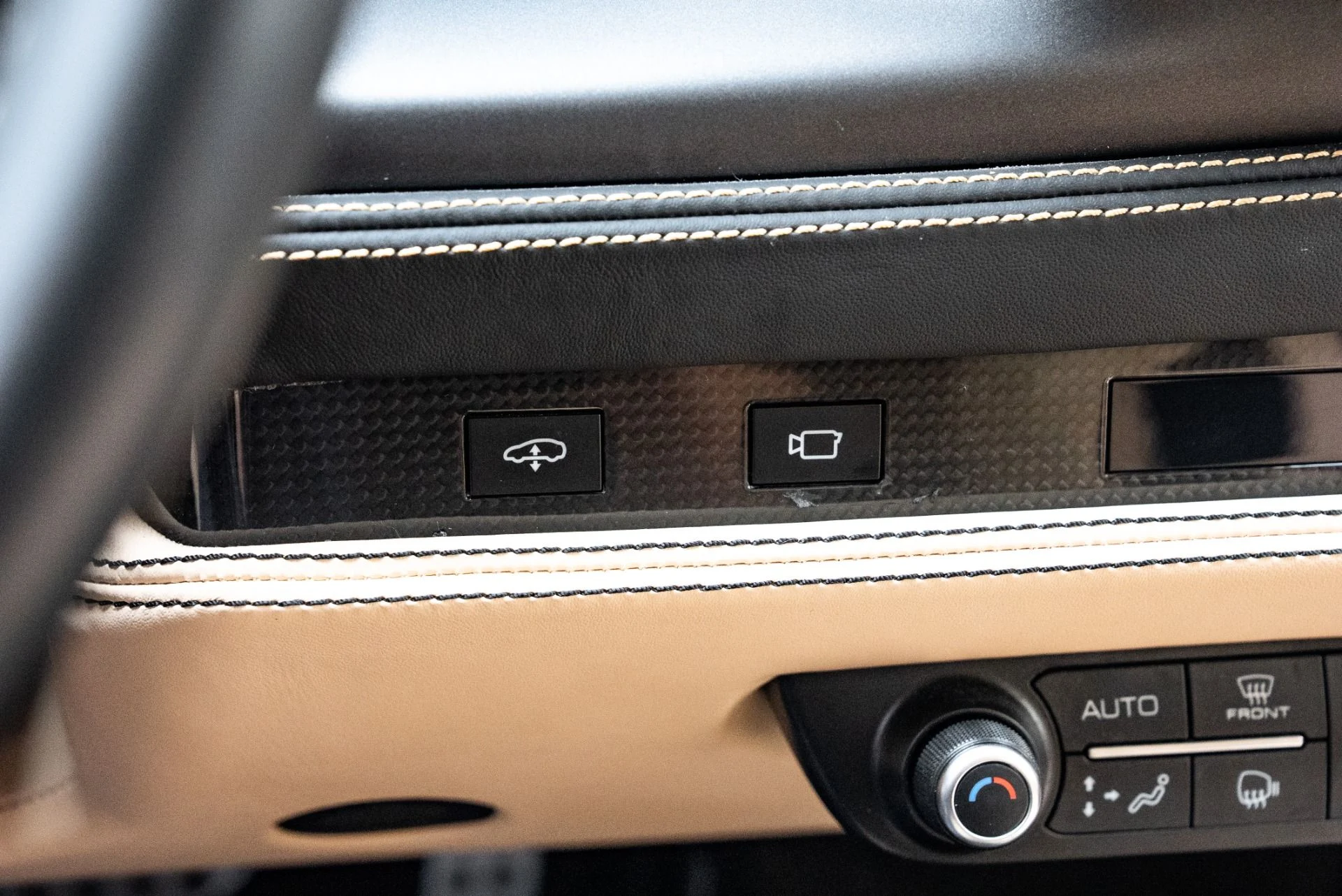 mph028_2533928101_Used_2022_Ferrari_F8_Tributo_1775088257_3e78bf3b3d