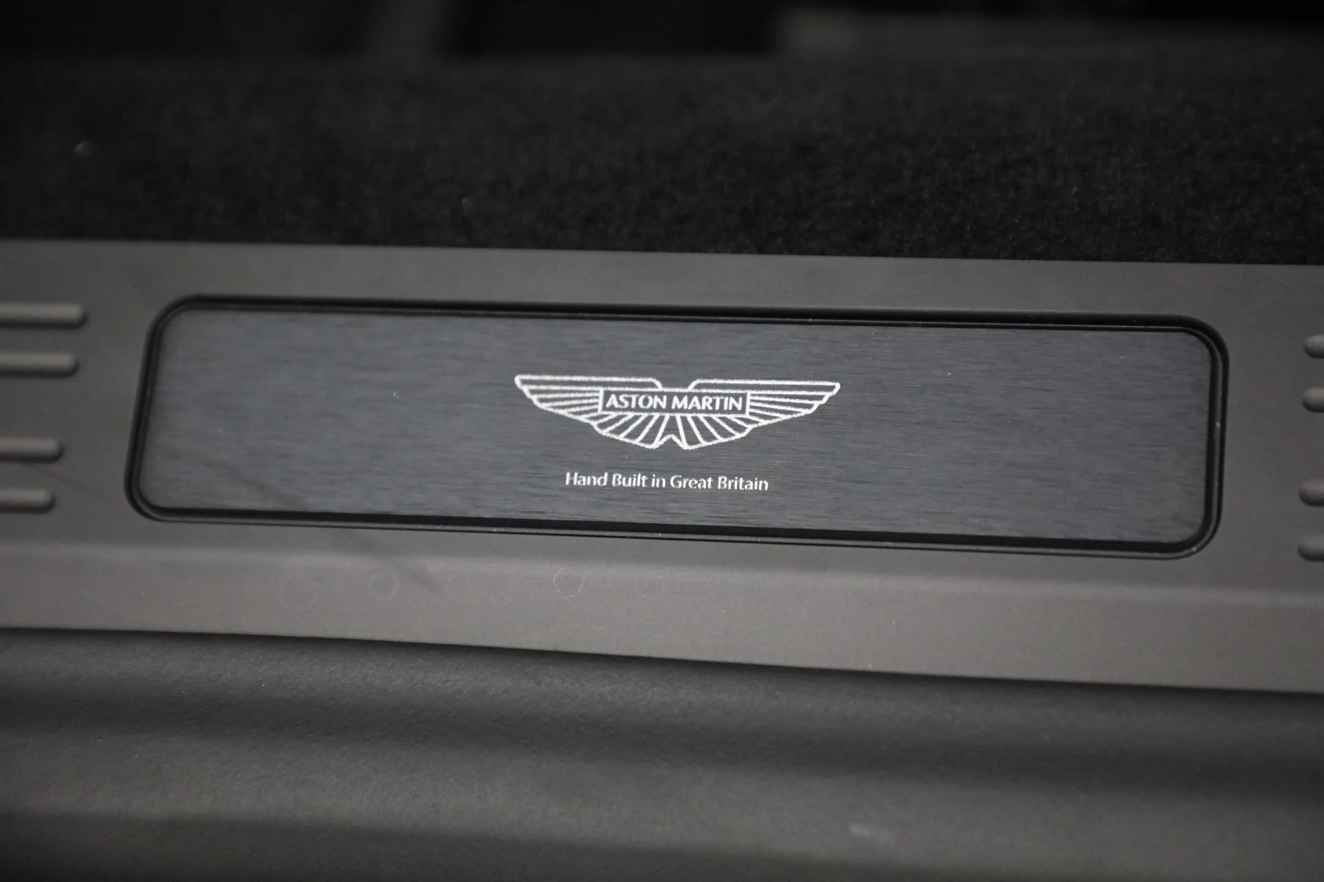 mph028_2536557510_Used_2025_Aston_Martin_Vantage_1763143757_83f07b8695