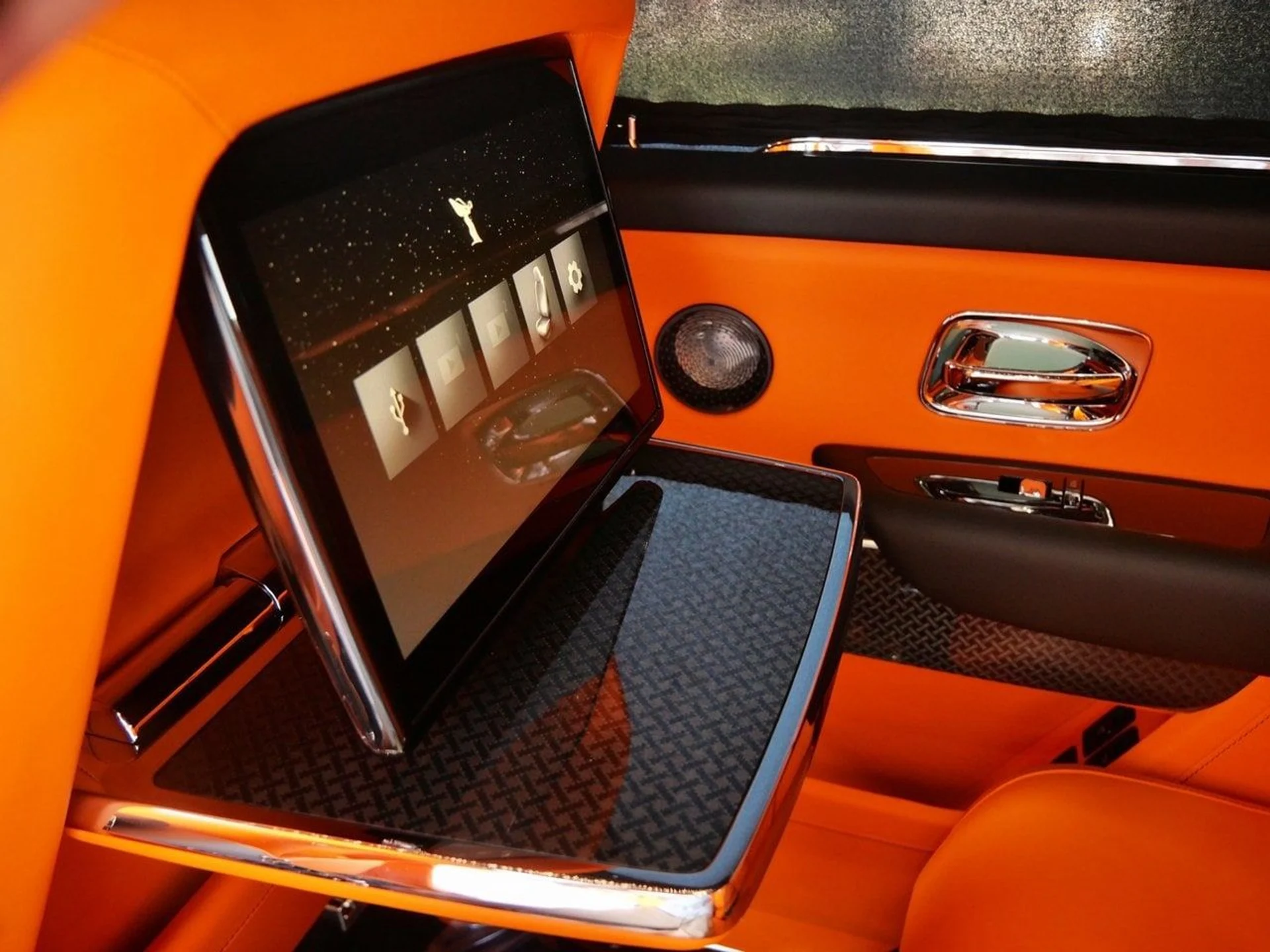 mph028_2538359096_4050e3805eaca7a04e2b0a21cacbf998x_5b8eb88415