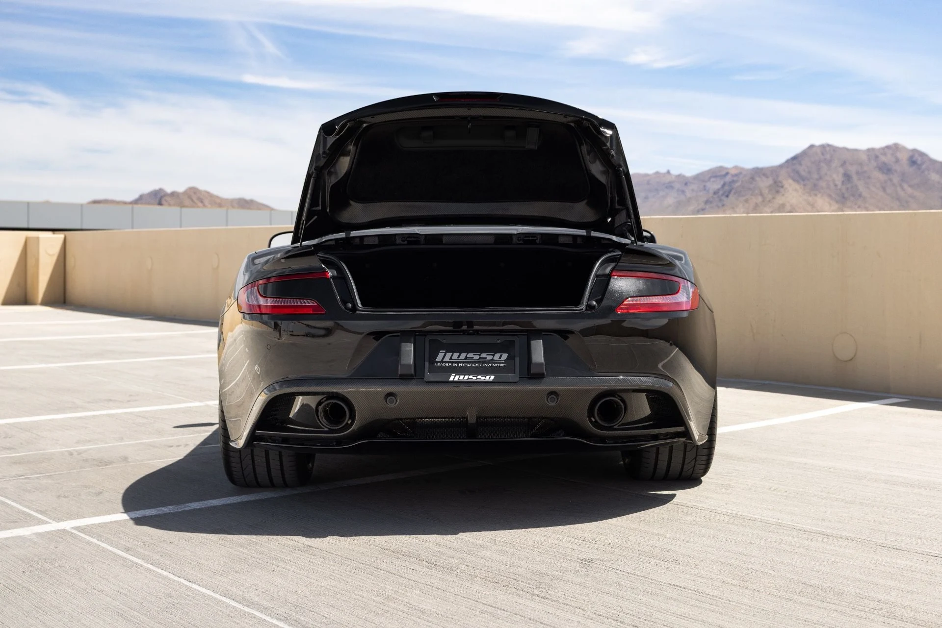 mph028_2540951575_Used_2015_Aston_Martin_Vanquish_Volante_1776978035_e2bdc64a3a