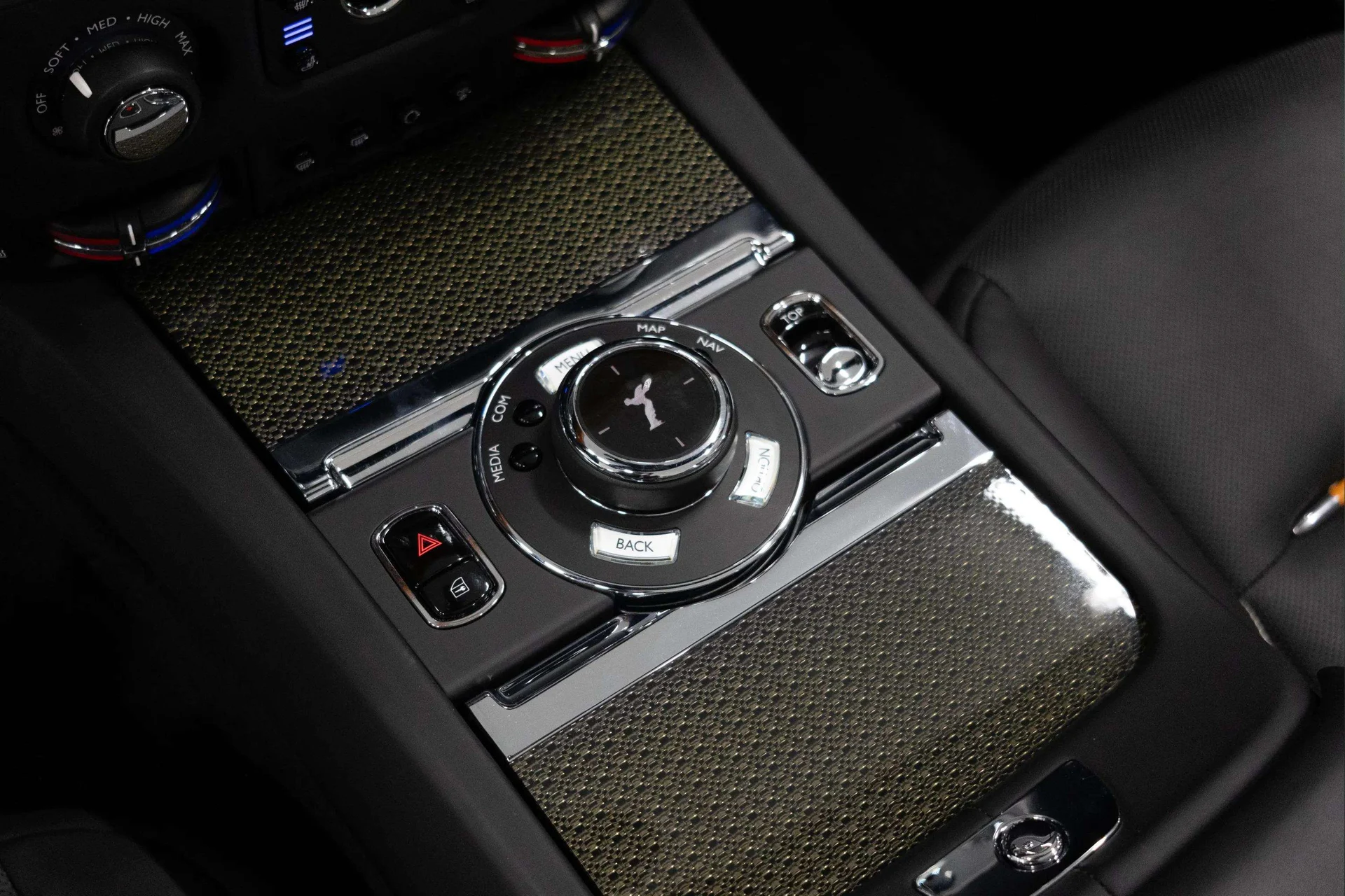 mph028_2542388117_009a0476_73a0_40c4_9b9d_3b332728a5c9_201920_Rolls_Royce20_Black20_Badge20_Dawn2028_SCA_666_D55_KU_11584429_28_0070ee8445