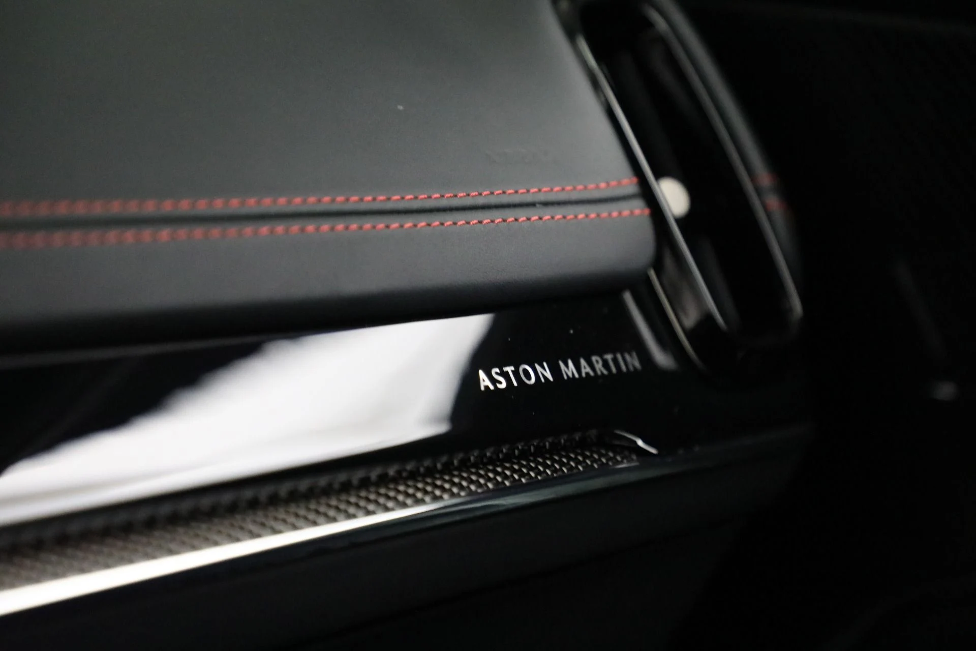 mph028_2545362435_New_2025_Aston_Martin_DBX_707_aec8f6c498