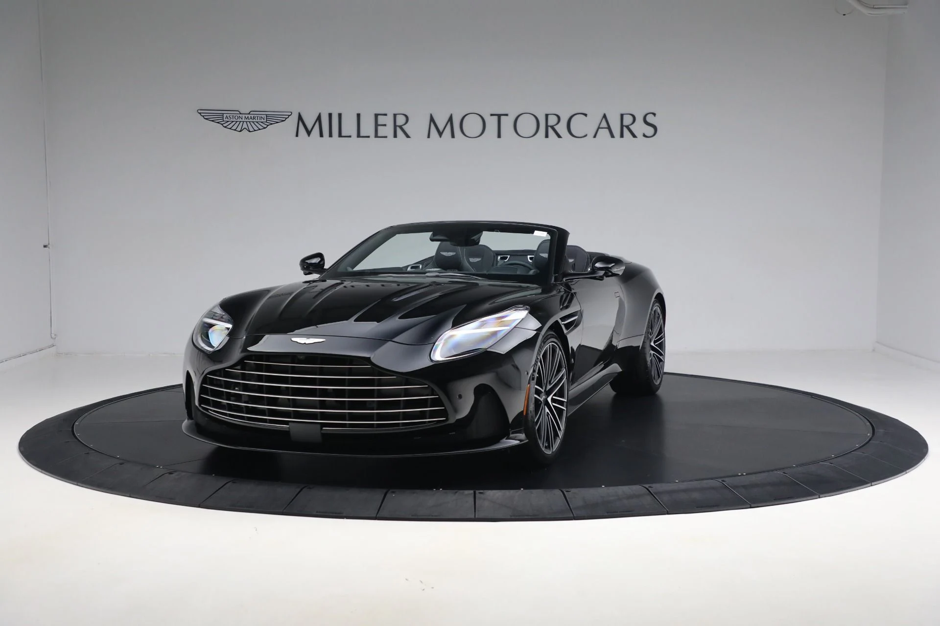 mph028_2545940186_New_2025_Aston_Martin_DB_12_Volante_8e6c1e6e28