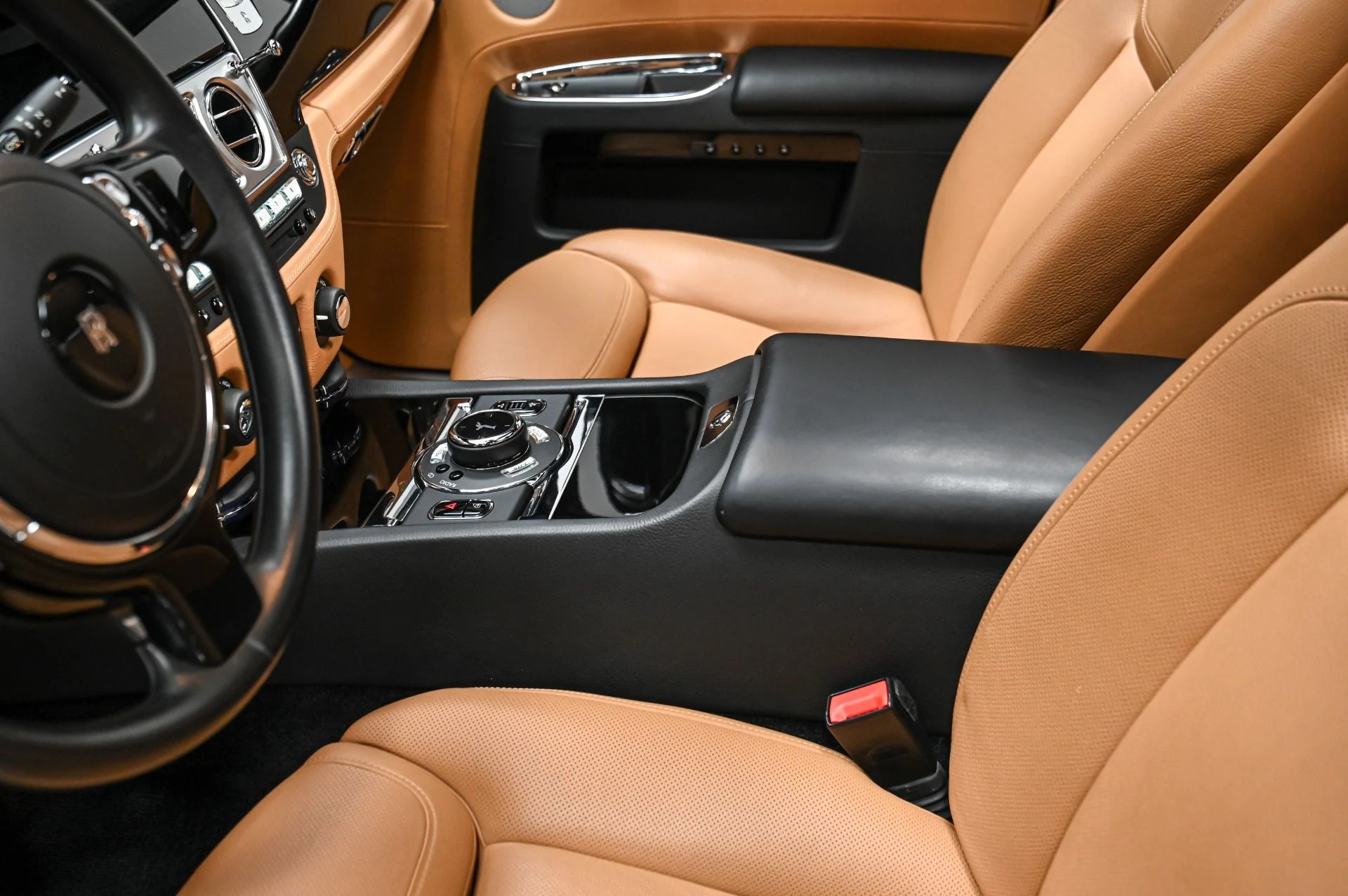 mph028_254740120_Used_2015_Rolls_Royce_Ghost_Base_1723921602_c3a57131f1