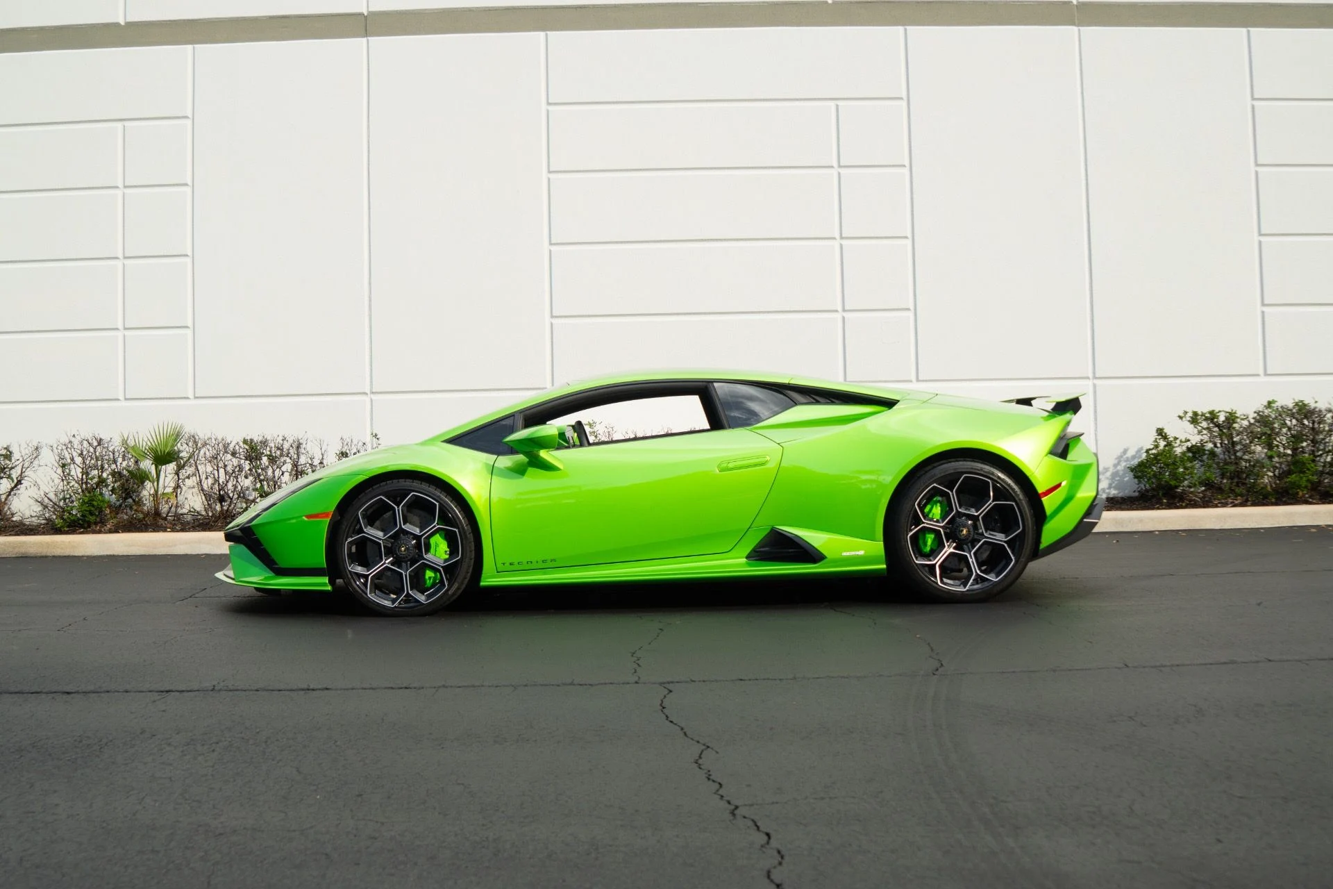 mph028_2551656102_Used_2023_Lamborghini_Huracan_Tecnica_1761058582_04d986a1a6