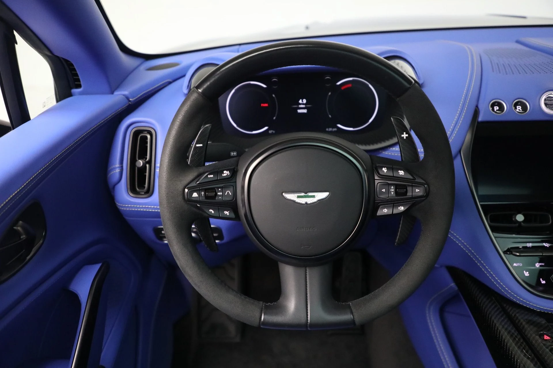 mph028_2576620649_Used_2024_Aston_Martin_DBX_707_1761409513_0908233335