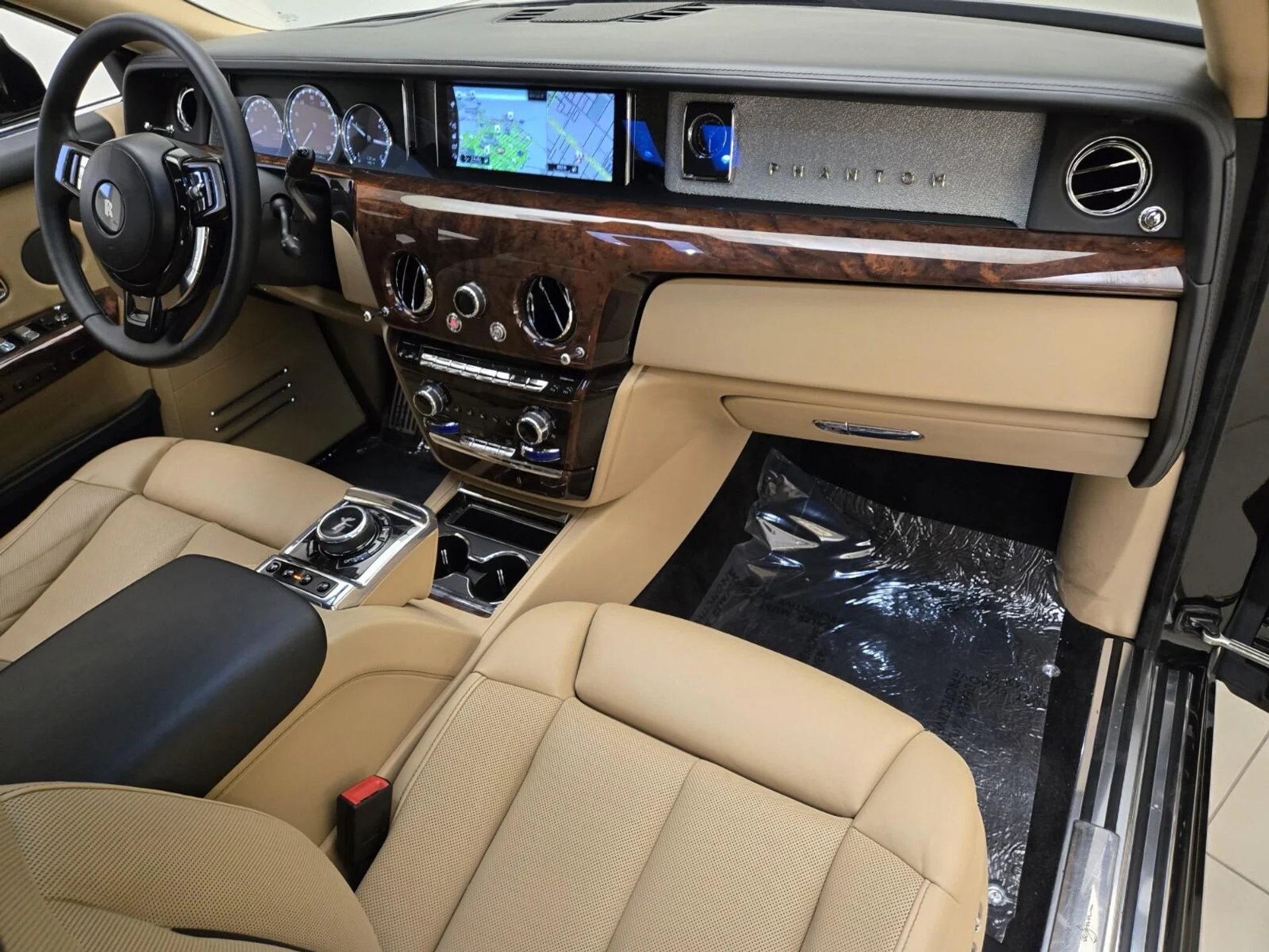 mph028_2589190338_Used_2020_Rolls_Royce_Phantom_1759992253_12830d0bed