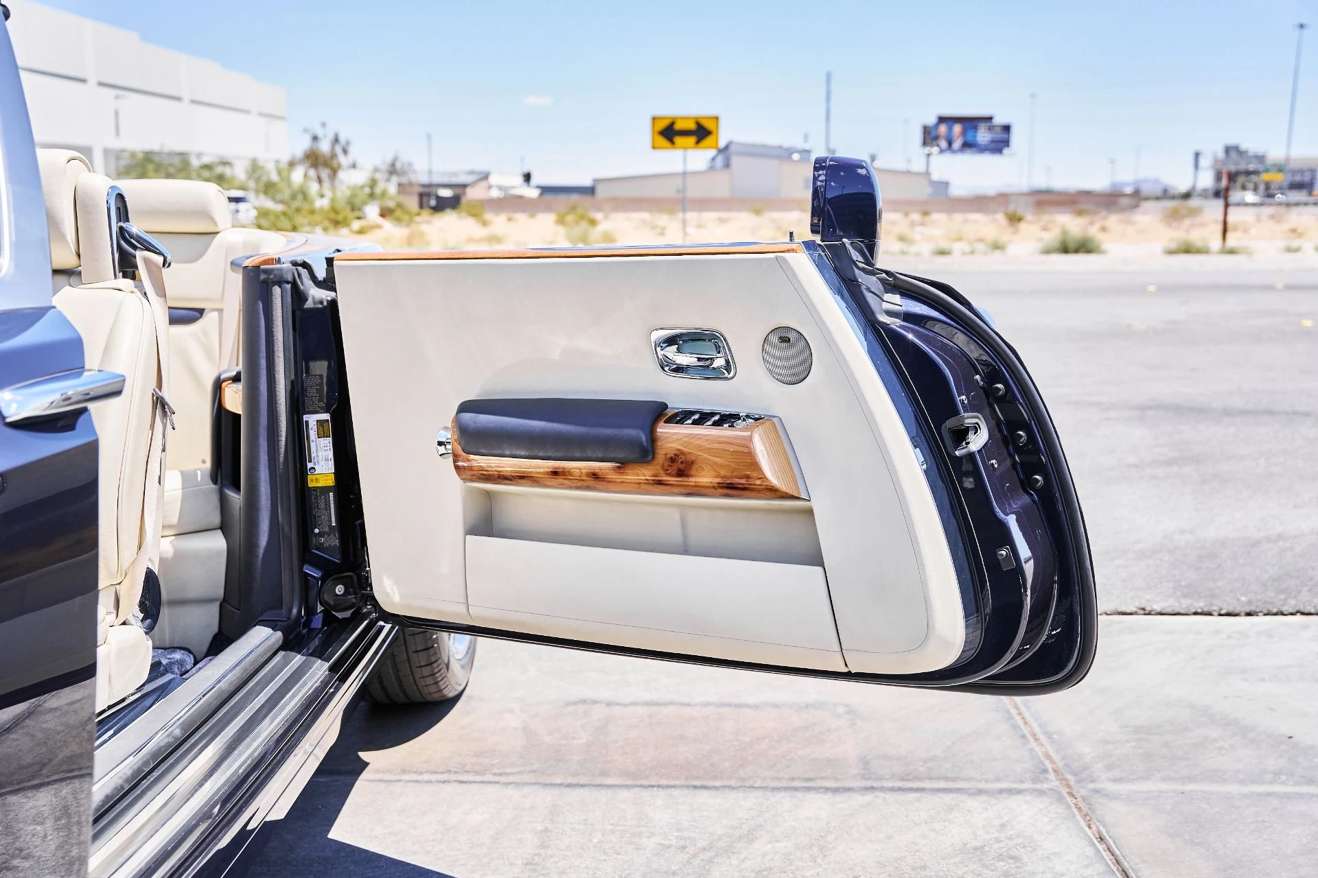 mph028_2593717402_Used_2009_Rolls_Royce_Phantom_Drophead_Coupe_Base_1779209664_bdc1db1cfa