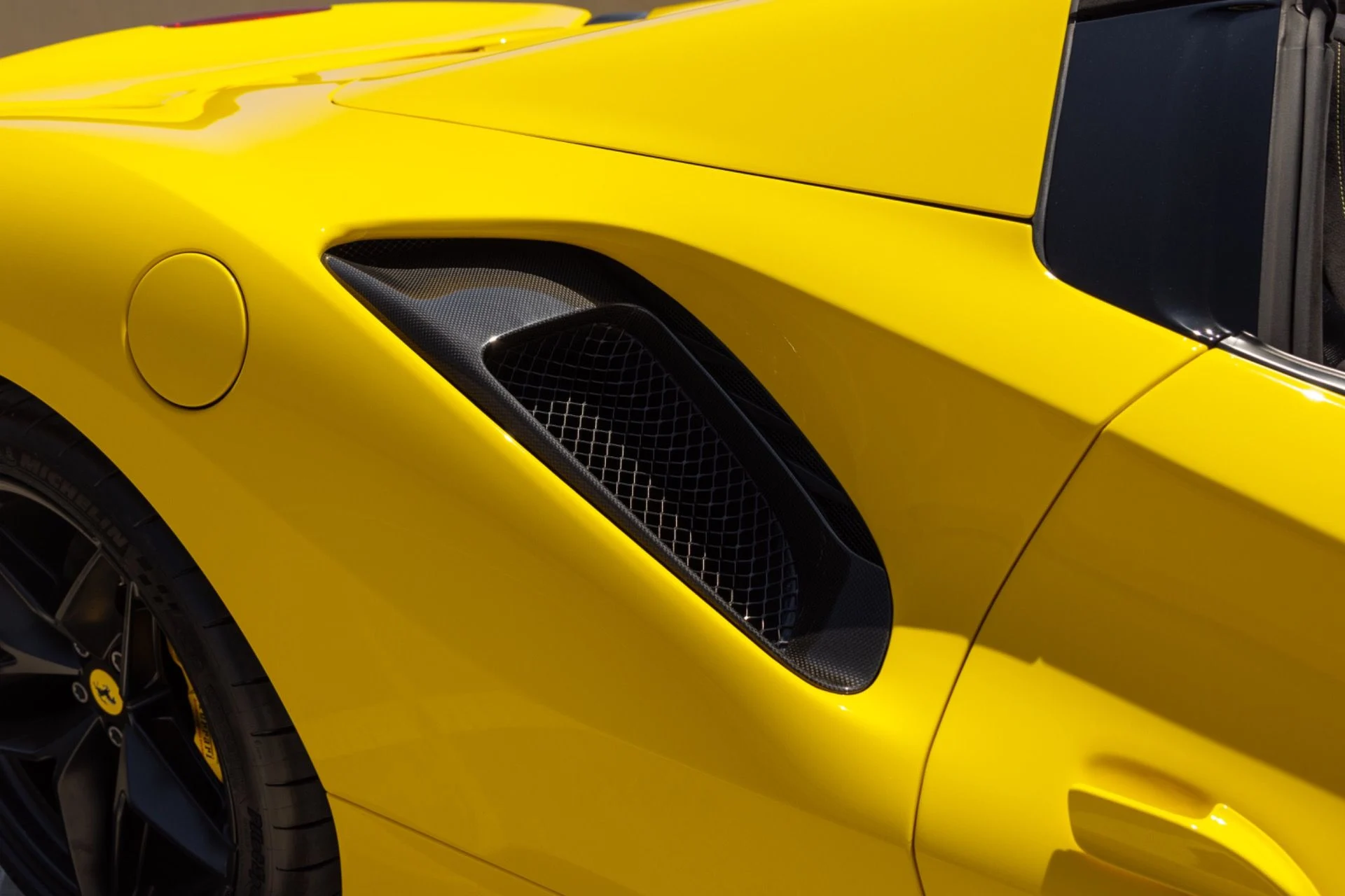 mph028_2598128694_Used_2020_Ferrari_488_Pista_Spider_1785218764_db0d11ff00